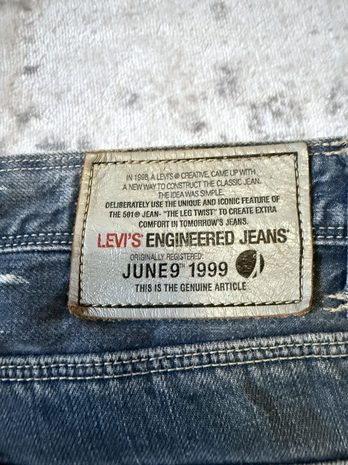 Levi's 90s Levis Engineered Jeans Whiskers Twist Leg Size US 30 / EU 46 - 16 Thumbnail