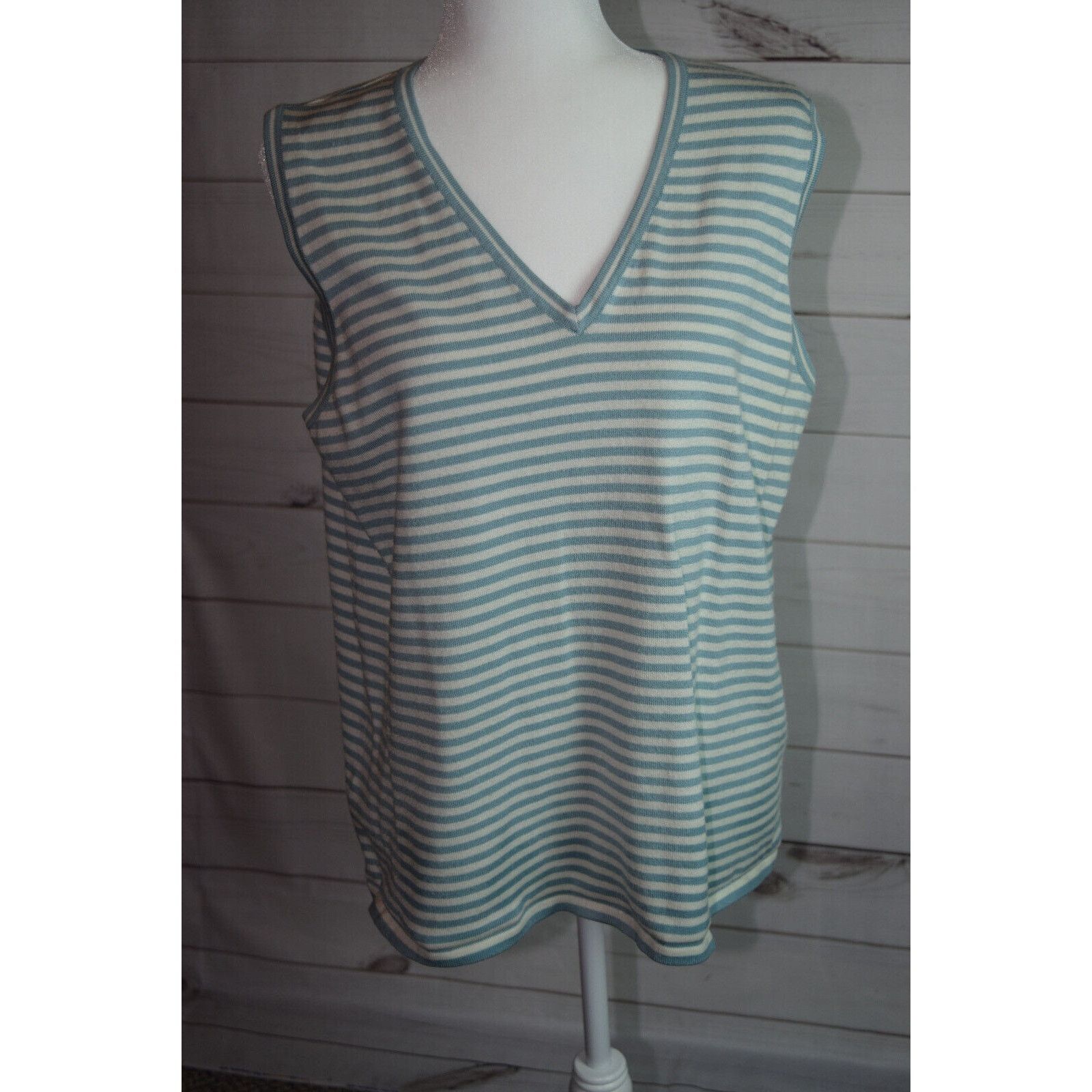 Vintage Kathie Lee Woman Blue Striped V-Neck Tank Top SZ 18W/20W Size XXL / US 16-18 / IT 52-54 - 1 Thumbnail