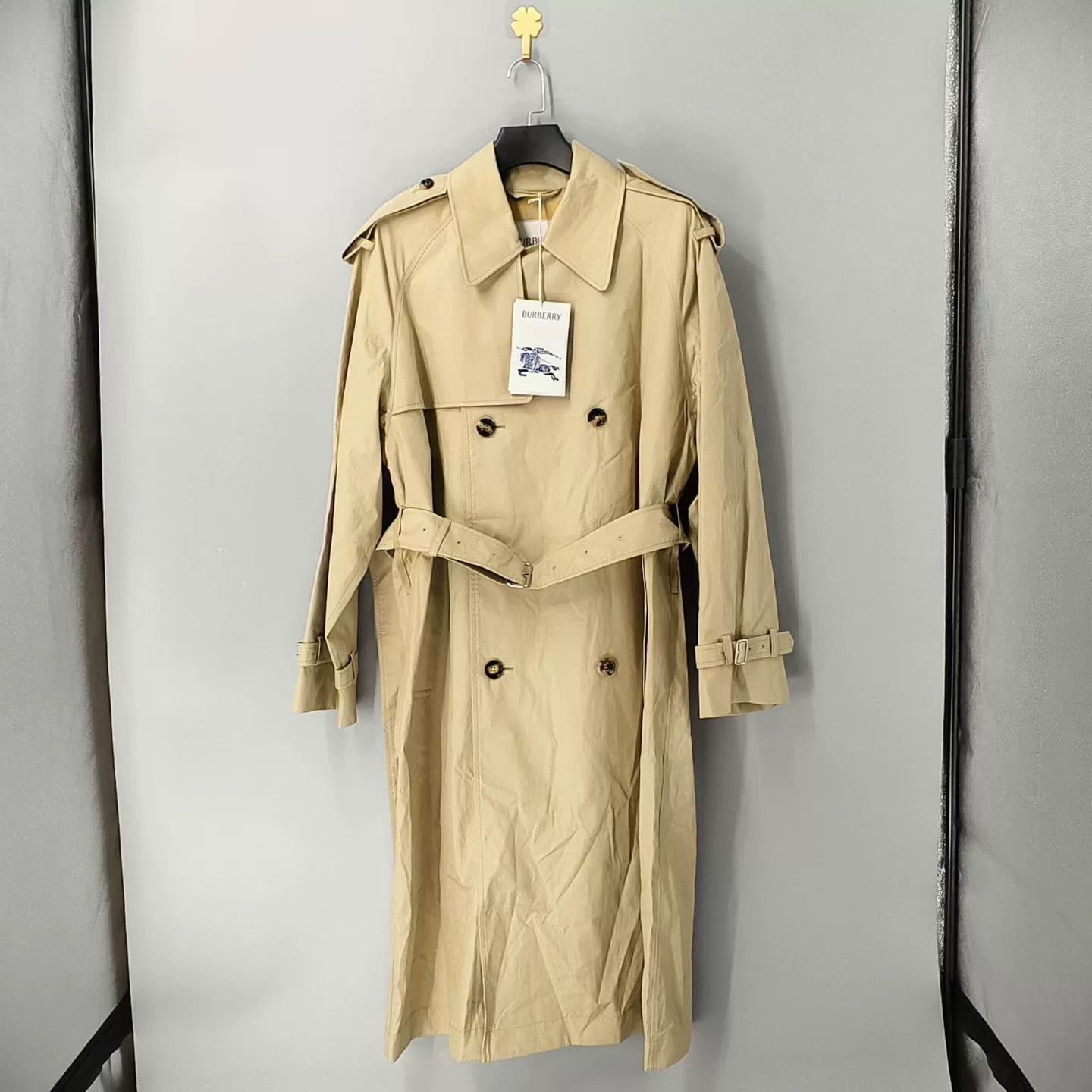 Burberry burberry beige double-breasted trench coat Size US L / EU 52-54 / 3 - 1 Thumbnail