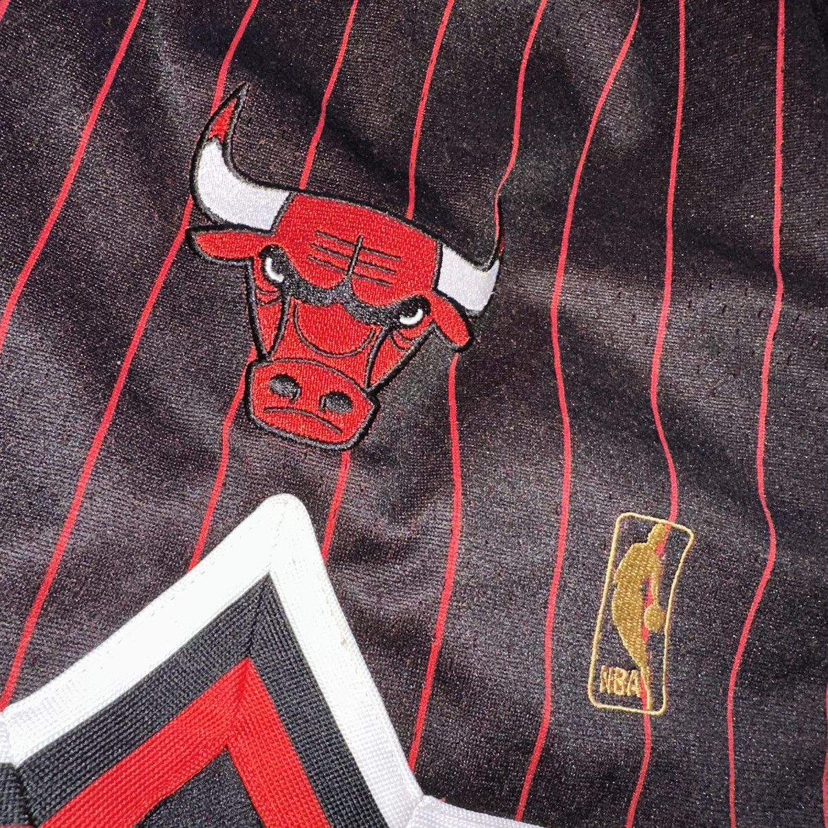 Mitchell & Ness Mitchell & Ness Authentic Chicago Bulls Alt 96/97 sz Med Size US 34 / EU 50 - 4 Thumbnail