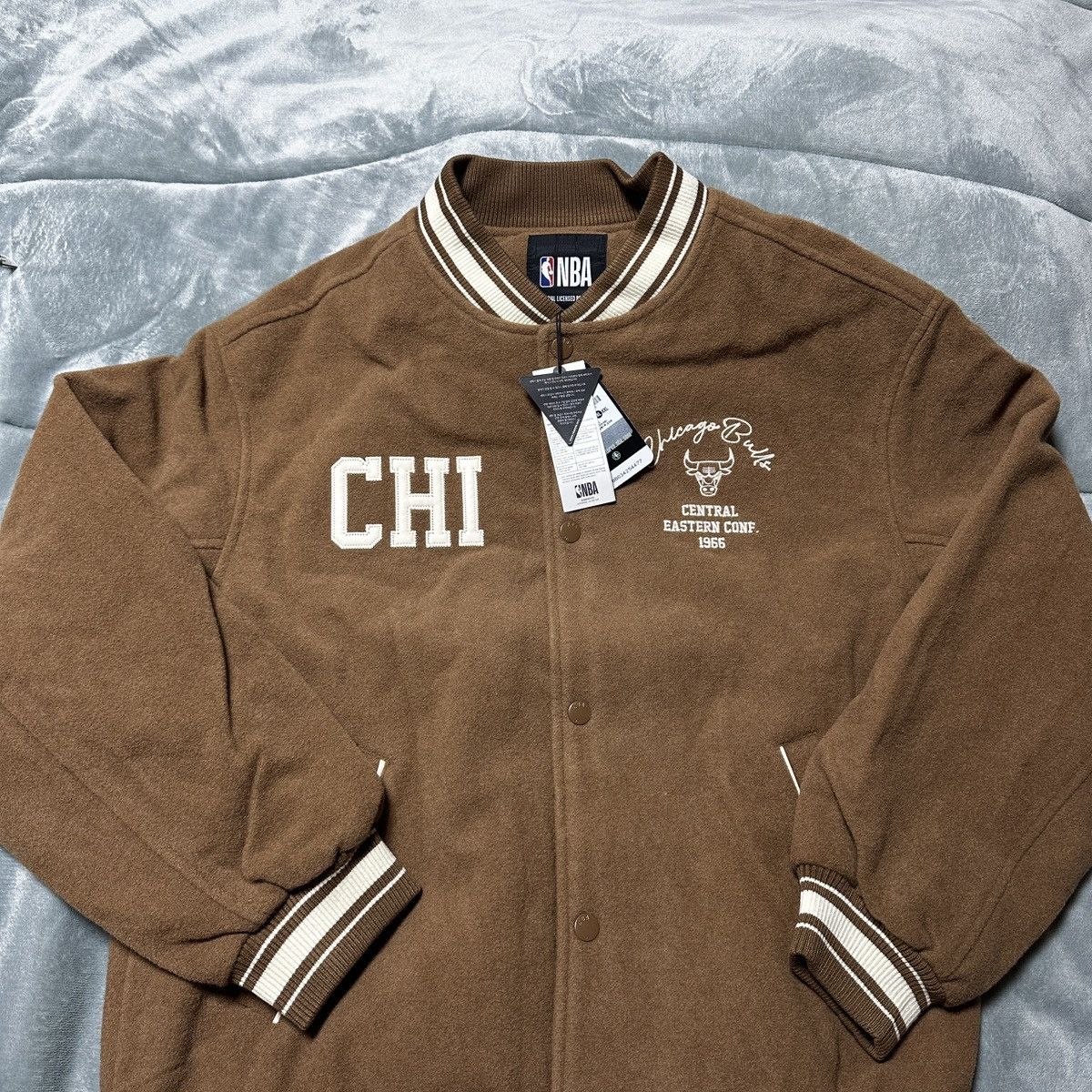NBA *NEW* Sz XLarge Chicago Bulls NBA Varsity Jacket Size US XL / EU 56 / 4 - 1 Thumbnail