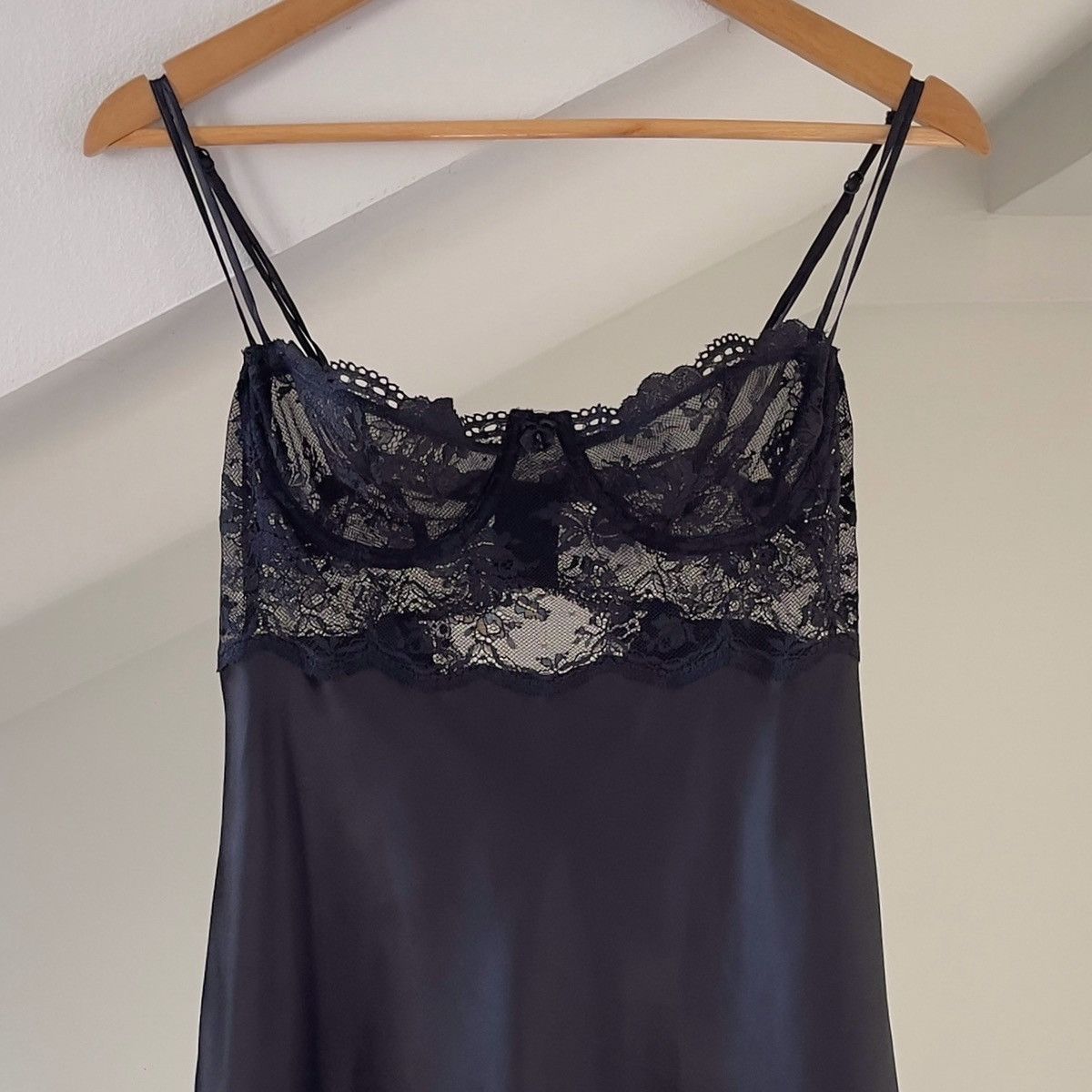 Victoria's Secret Victoria’s Secret 1990s Black Satin Slip Dress (36C/34D) Size L / US 10 / IT 46 - 8 Thumbnail