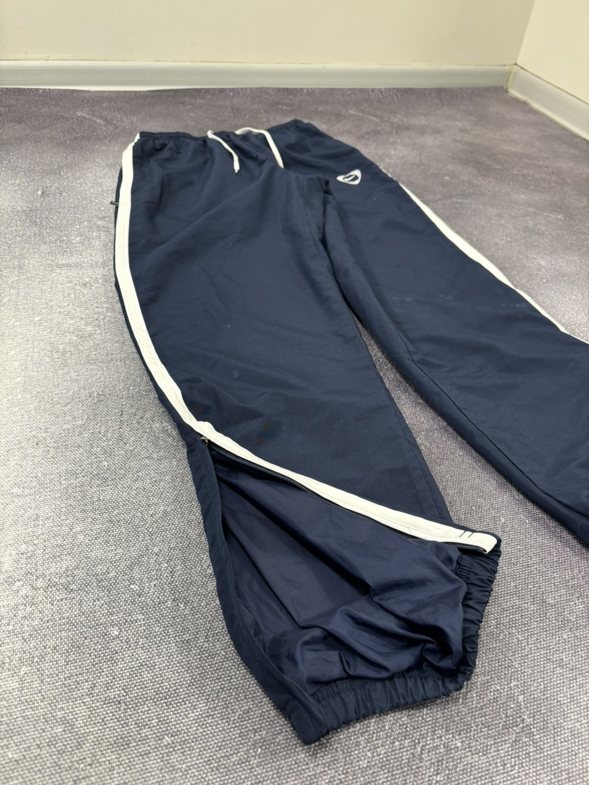 Nike Vintage Nike Y2K Navy/White Hype Nylon Baggy Track Pants Size US 32 / EU 48 - 8 Thumbnail