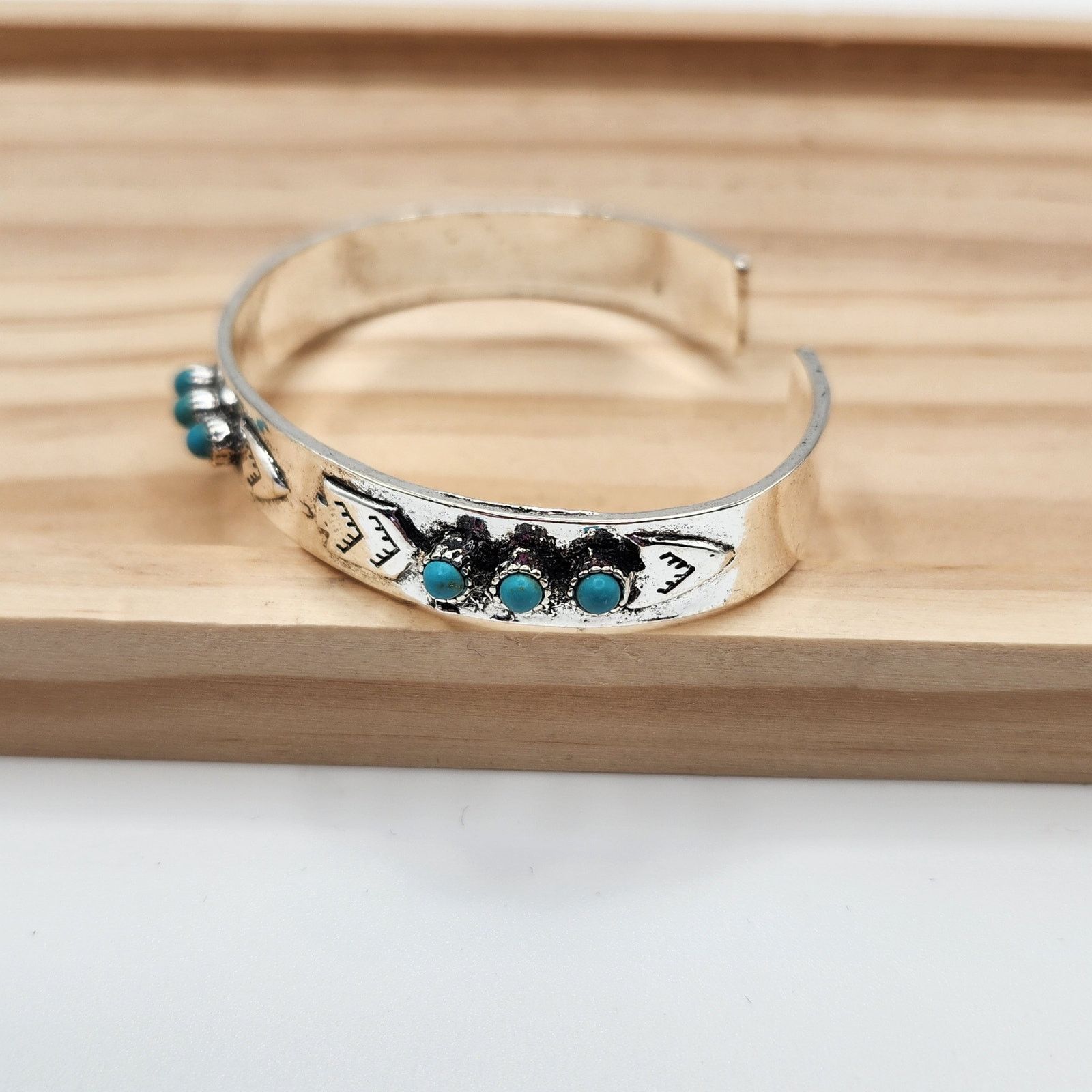 Other Southwestern Style Cuff Bracelet Silver Tone Blue Stone New Size ONE SIZE - 3 Thumbnail