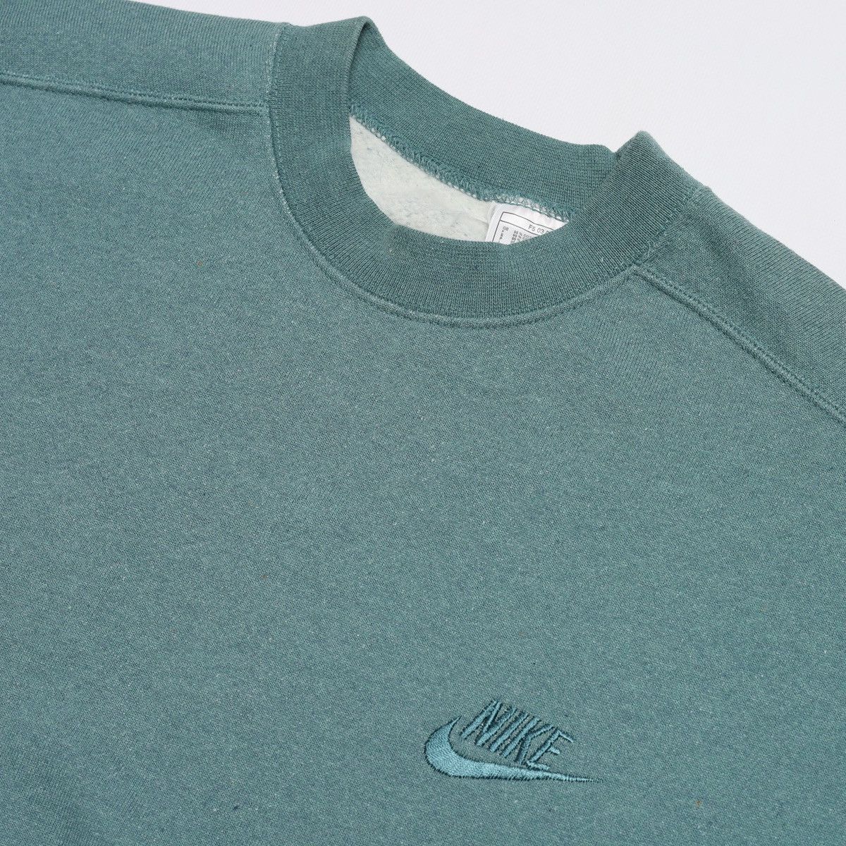 Nike Vintage Nike Embroidered Swoosh Logo Sweatshirt Size US L / EU 52-54 / 3 - 7 Thumbnail