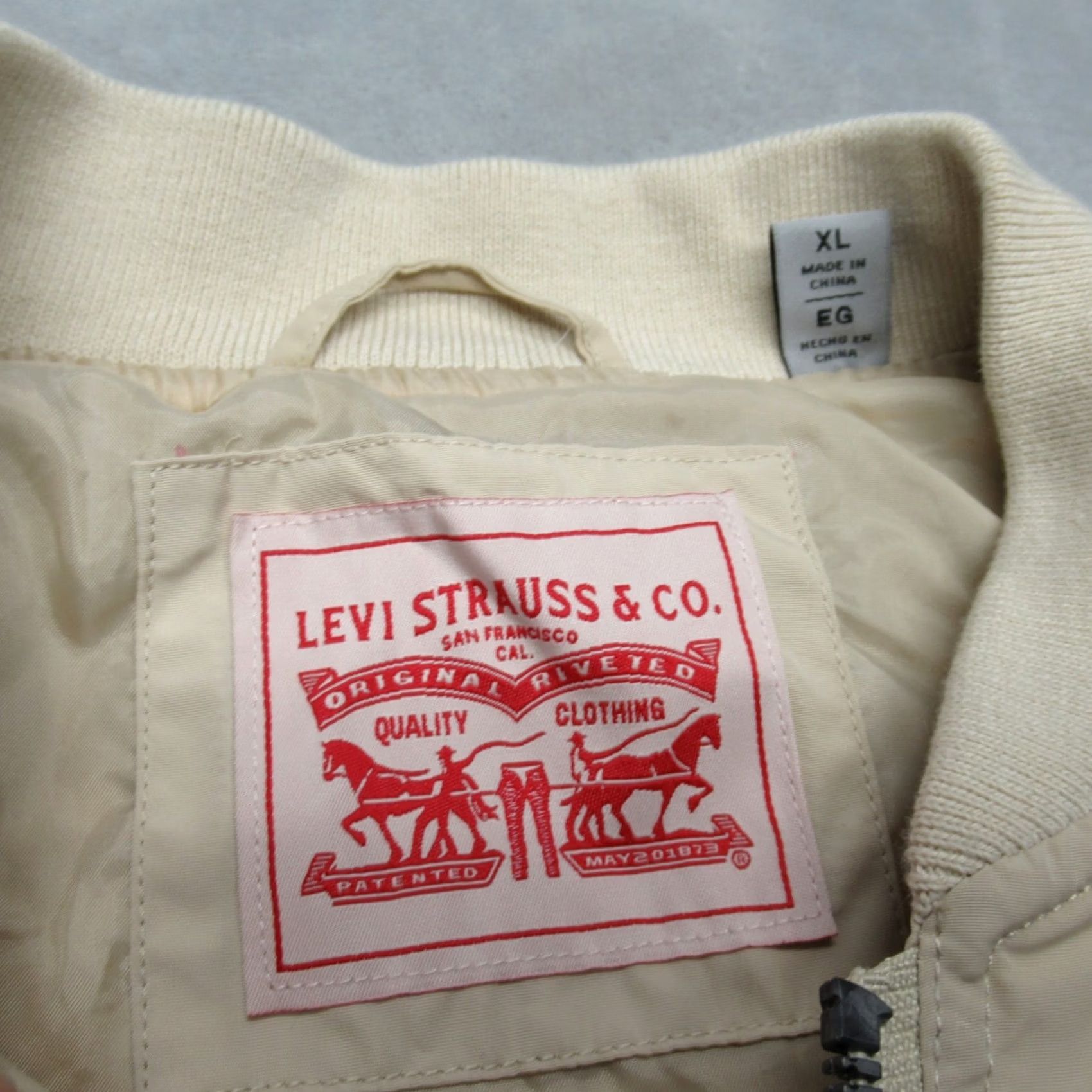 Levi's Levi's Jacket Mens XL Cream Full Zip Bomber Pockets Lined Wool? Polyester (adjusted to original words only; but answer requires just rearranged title) Size US XL / EU 56 / 4 - 3 Thumbnail