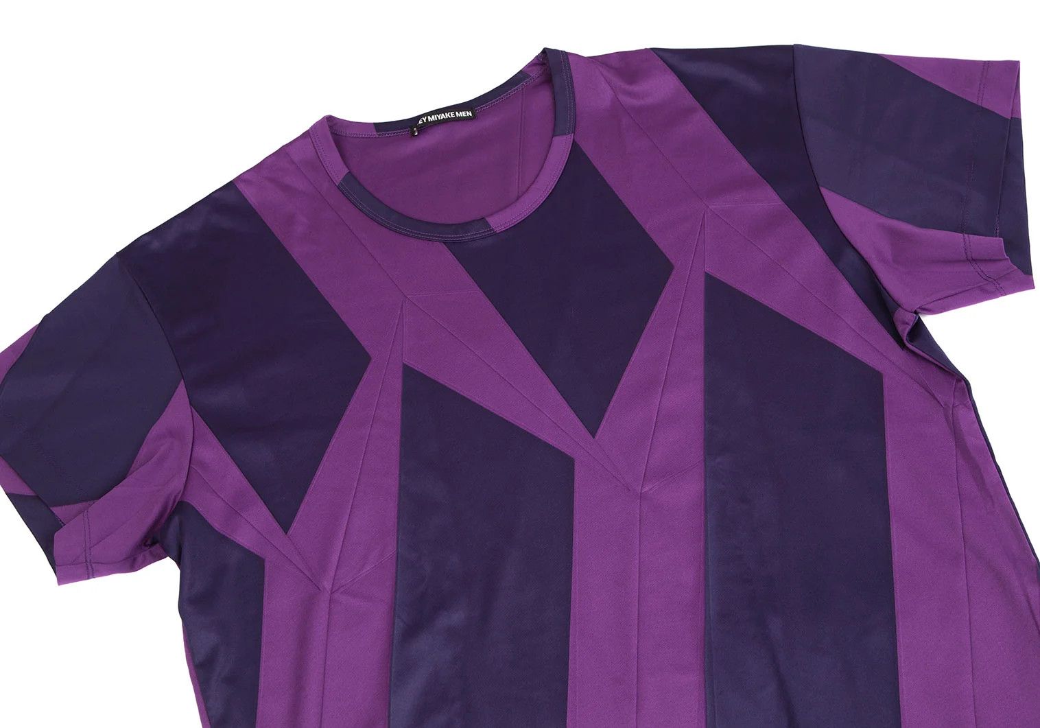 Issey Miyake Shape Print Pleats T-Shirt in Purple Size US XL / EU 56 / 4 - 2 Thumbnail