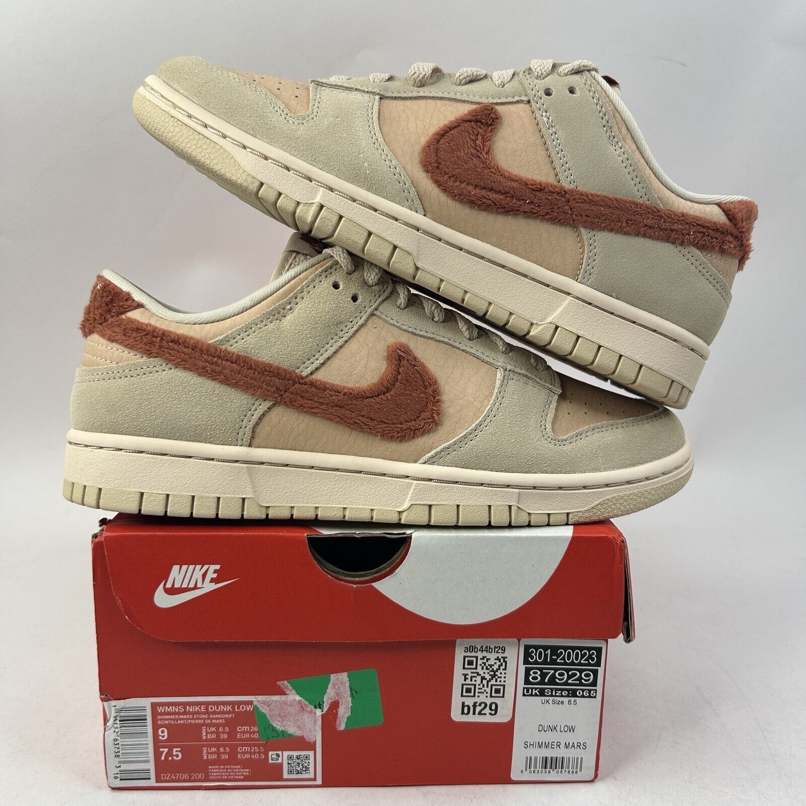 Nike Nike Dunk Low WMNS “Terry Swoosh" 2024 Size US 9 / IT 39 - 1 Thumbnail
