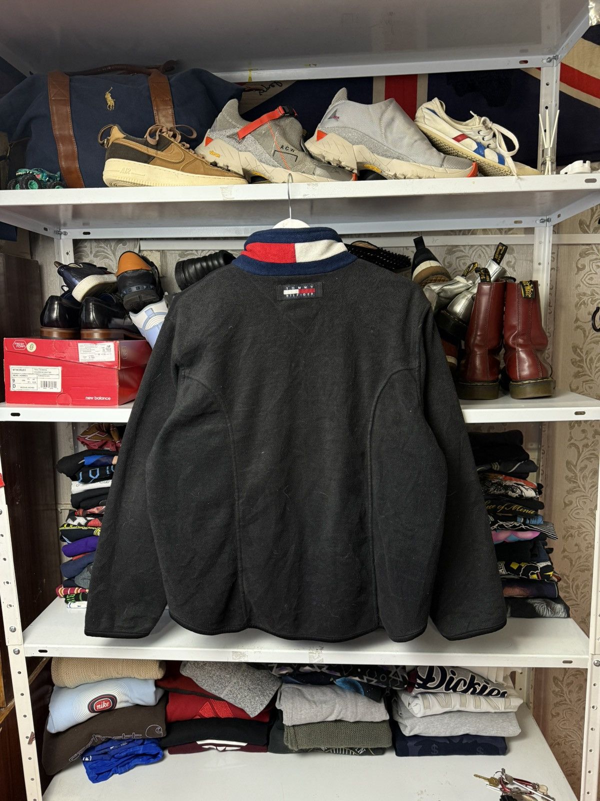 Other Vintage Tommy Hilfiger Fleece Jacket Big Logo Y2K Size US L / EU 52-54 / 3 - 3 Thumbnail