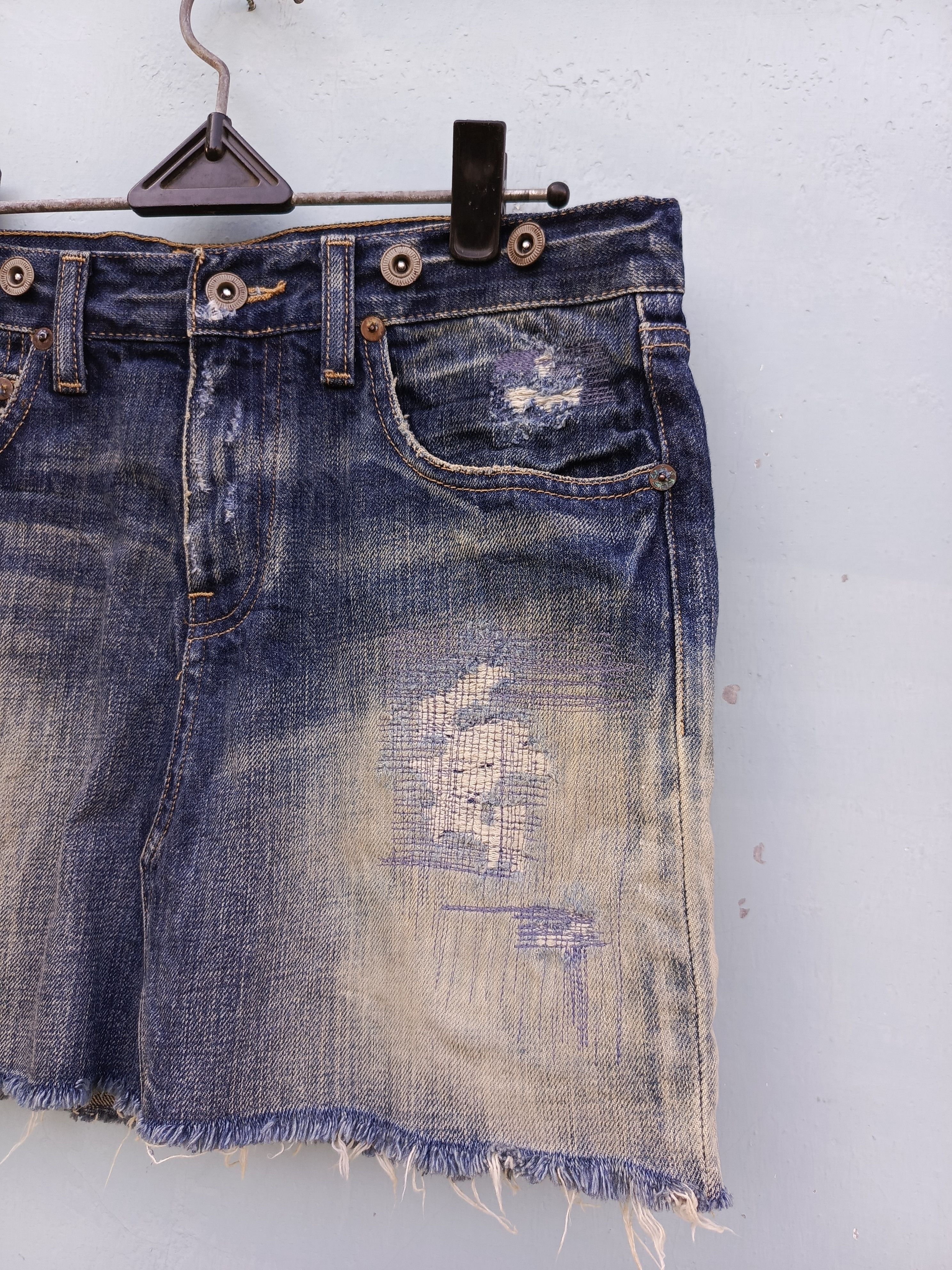 Polo Ralph Lauren Polo Ralph Lauren distressed denim mini skirts Size 26" / US 2 / IT 38 - 2 Thumbnail