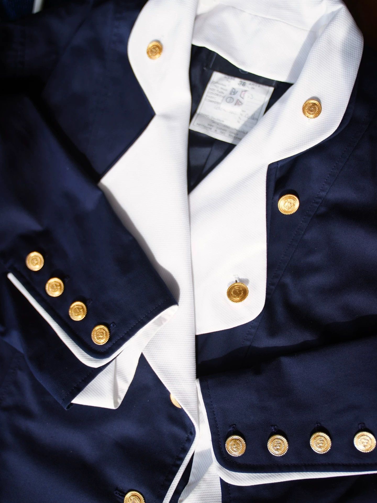 Chanel Chanel 1986 SS Navy Blue Coco Gold-Button Suit FR36 Size XS / US 0-2 / IT 36-38 - 5 Thumbnail