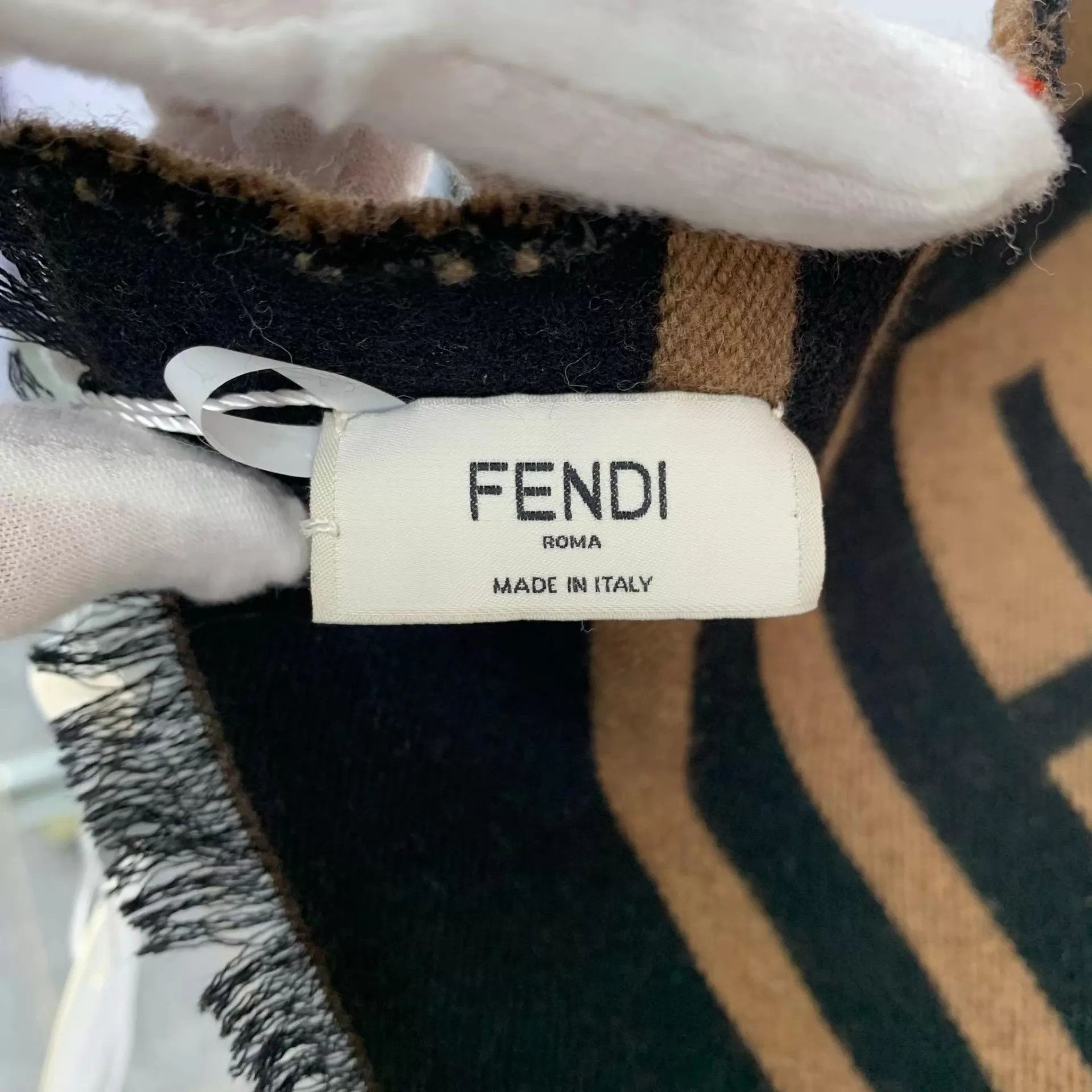 Fendi Fendi Classic Monogram Wool Scarf 180x35 Size ONE SIZE - 5 Thumbnail