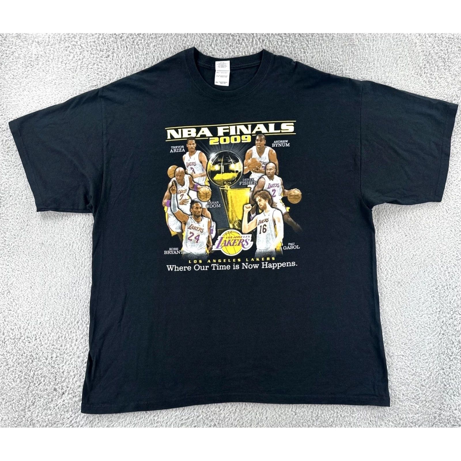Gildan VINTAGE Gildan Mens 2XL Black T Shirt Lakers Kobe Bryant 2009 NBA Finals Angel Graphic Print Los Angeles LA Lakers Sports Crew Neck Short Sleeve Nike Size US XXL / EU 58 / 5 - 2 Thumbnail