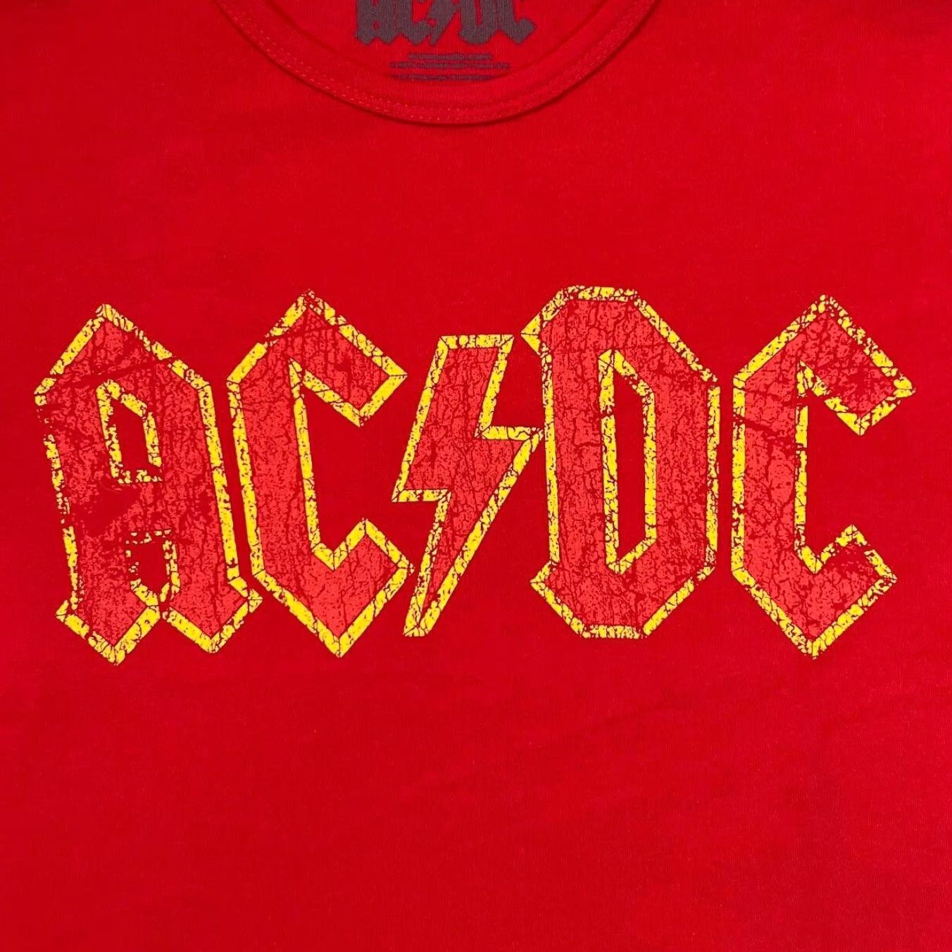Logo 7 AC/DC Distressed Style Logo Spellout Hard Rock Band Graphic T-Shirt Women's M Red Shirt Graphic Logo Front 9527 Size M / US 6-8 / IT 42-44 - 3 Thumbnail