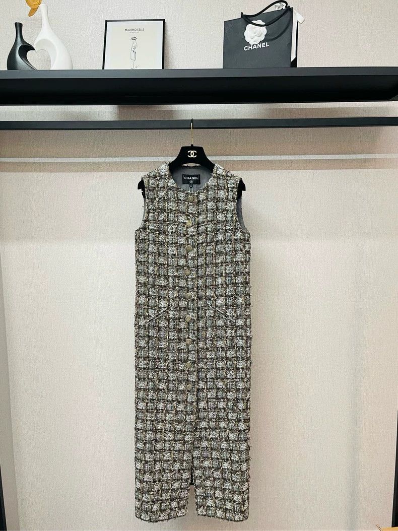 Chanel Long Chanel Vest in Brown Forest Color- DMC Size US M / EU 48-50 / 2 - 1 Thumbnail