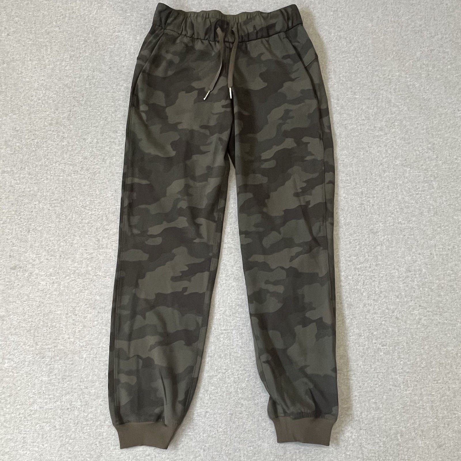 Lululemon Lululemon On the Fly Jogger Size 2 Luxtreme Camo Dark Olive Size 26" / US 2 / IT 38 - 1 Thumbnail