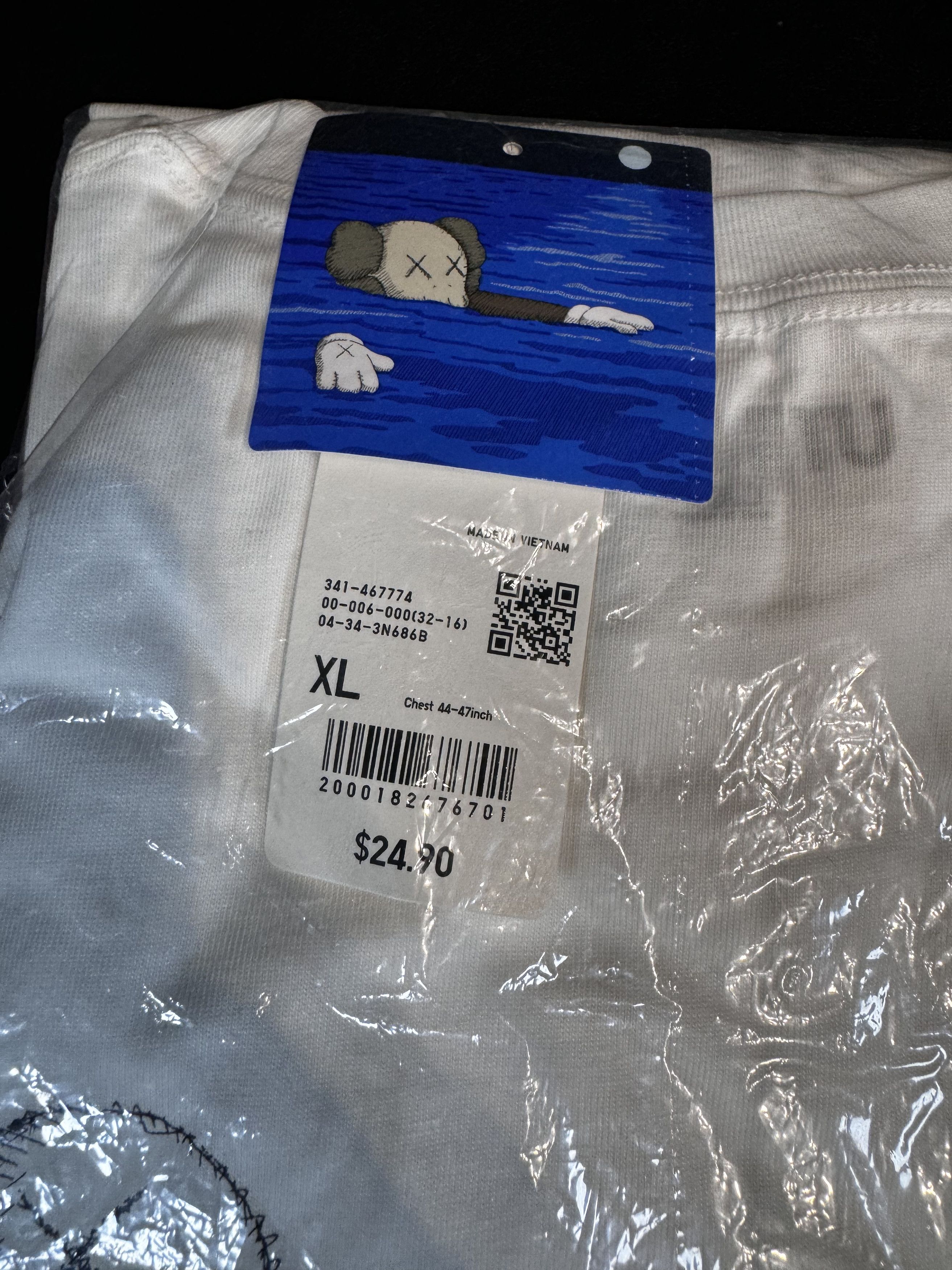 Kaws × Uniqlo KAWS x Uniqlo UT Short Sleeve Graphic T-shirt Size US XL / EU 56 / 4 - 5 Thumbnail