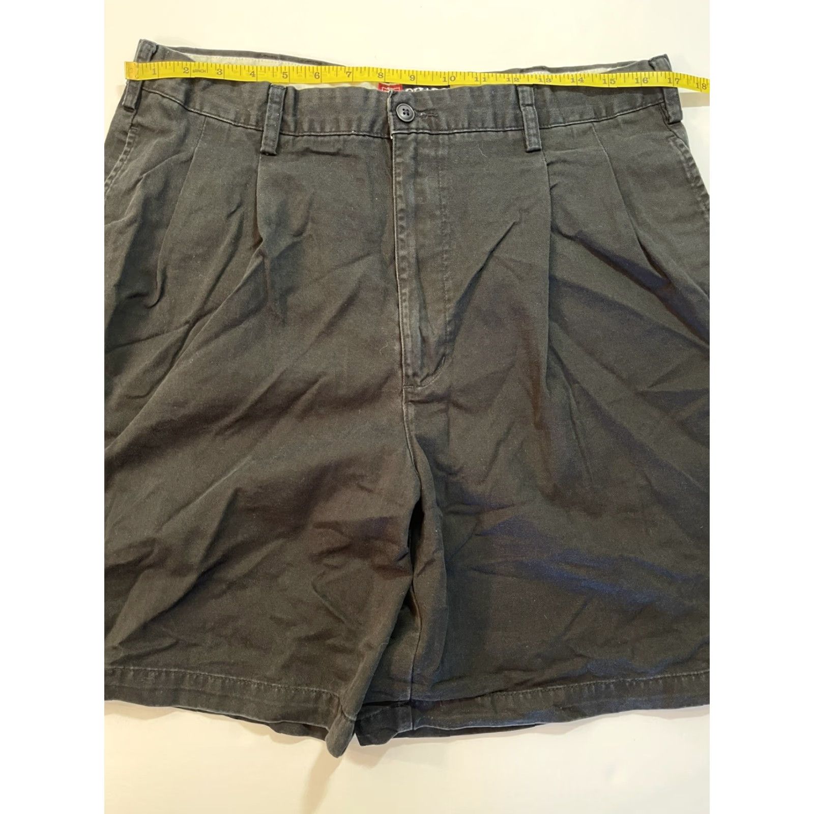 Ralph Lauren VINTAGE Chaps Ralph Lauren Men's Golf Shorts - Pleated, Khaki/Black, 36, 90s Style, Casual Chino, Regular Fit Size US 36 / EU 52 - 4 Thumbnail