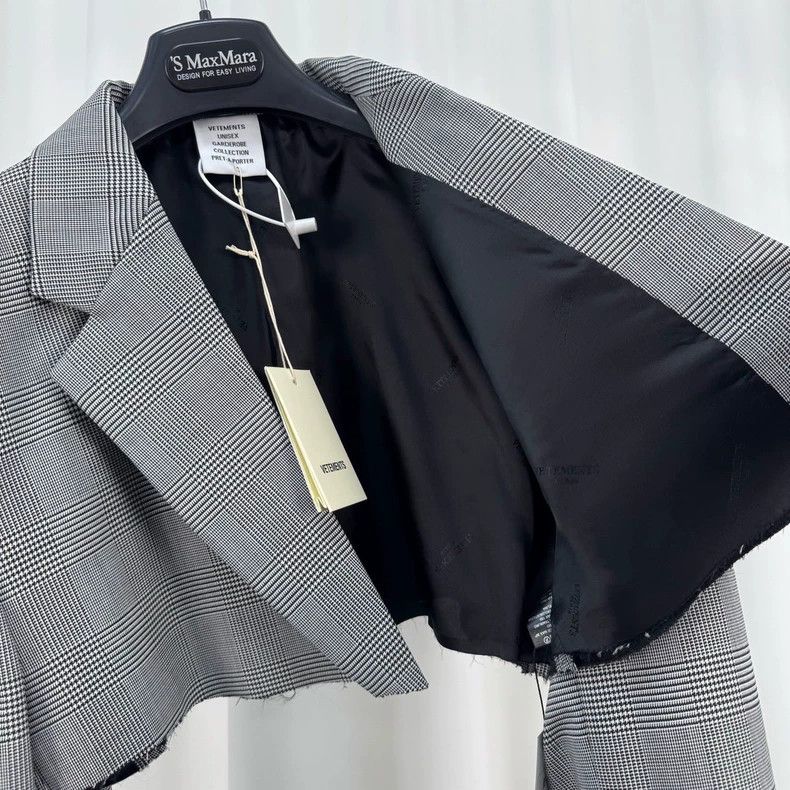Vetements Vetements Patch lettering short plaid blazer Size US S / EU 44-46 / 1 - 6 Thumbnail