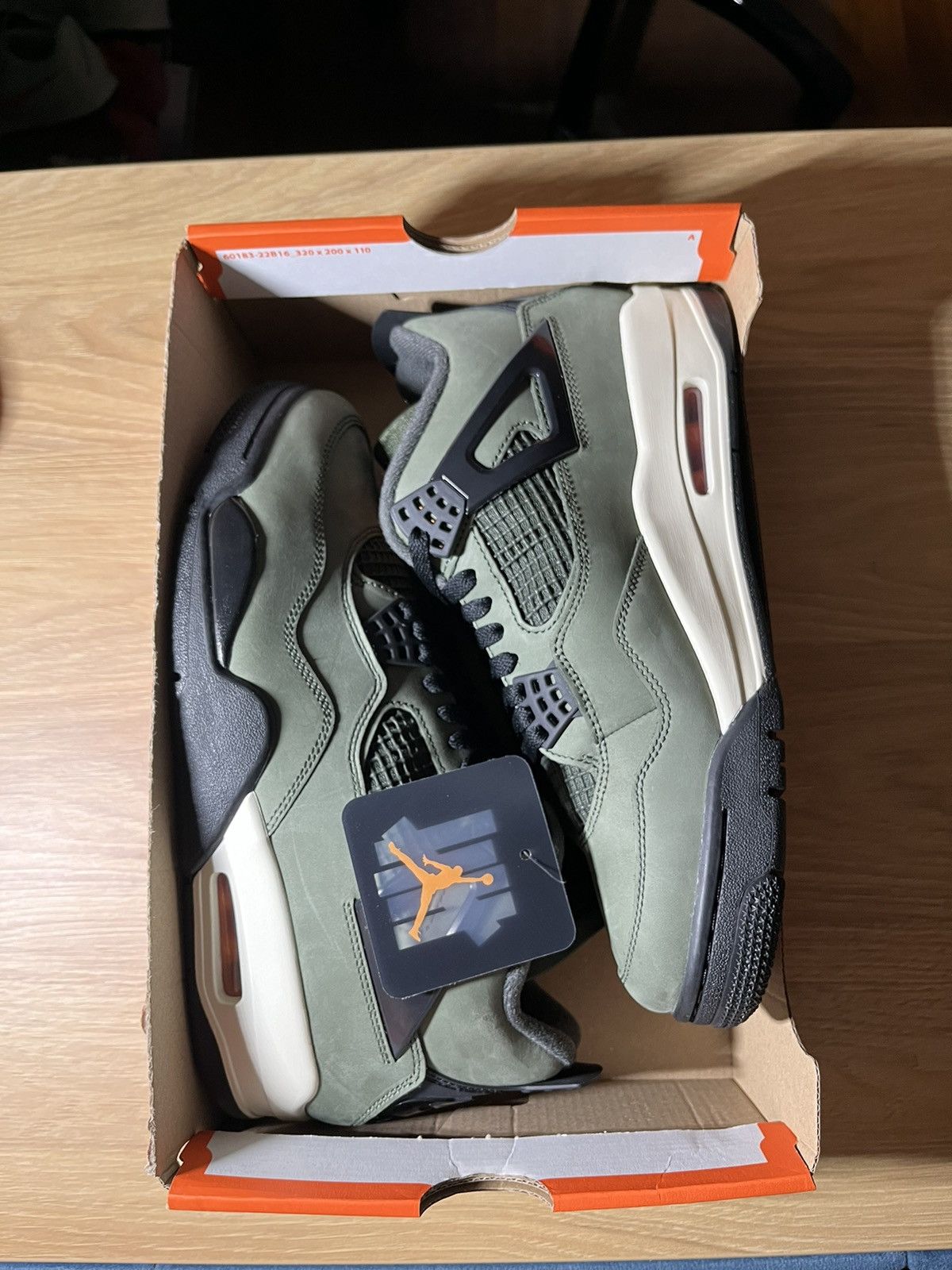 Nike Jordan 4 Retro Undefeated Sp Size US 9 / EU 42 - 23 Thumbnail