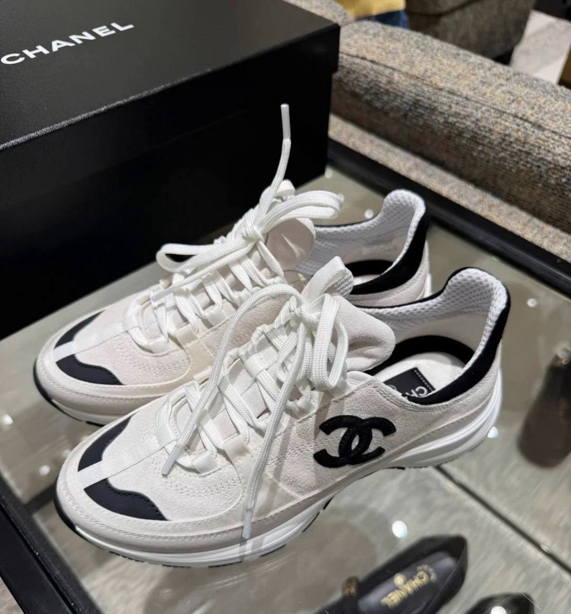 Chanel Chanel Black Lowtop Sneakers 26 Women Size US 8 / IT 38 - 1 Thumbnail