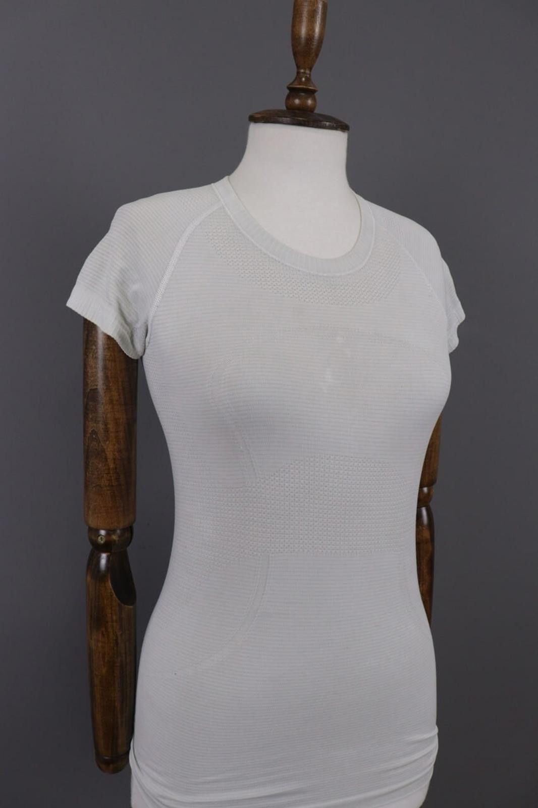 Lululemon Lululemon Athletica White Top Pullover Shirt Size 4 Size S / US 4 / IT 40 - 5 Thumbnail