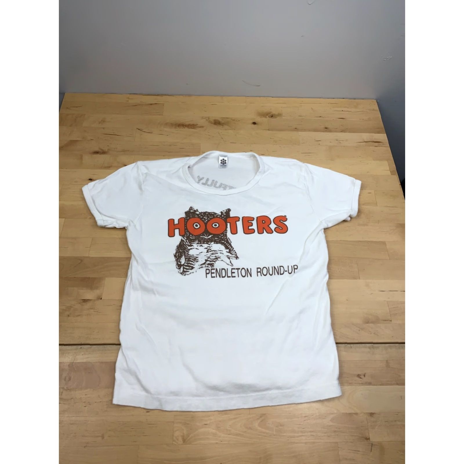 American Apparel VINTAGE Hooters T Shirt Womens L Fitted White Pendleton Round Up Y2K 12256 Size L / US 10 / IT 46 - 3 Thumbnail