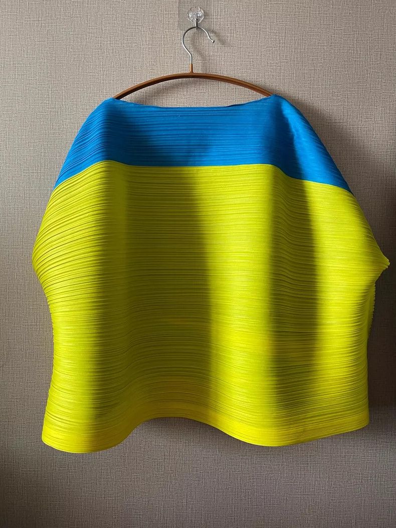 Issey Miyake Issey Miyake size:3 Yellow and blue color-blocked top Size S / US 4 / IT 40 - 2 Thumbnail