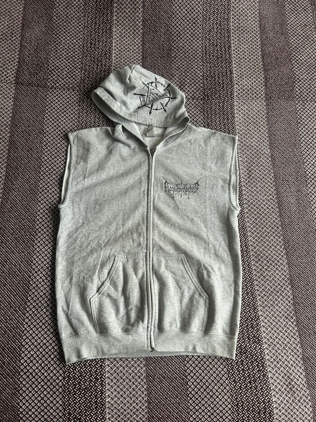 Vintage Vintage Vest Grey Tribal Skull Print Y2K Size M Streetwear Size US M / EU 48-50 / 2 - 7 Thumbnail