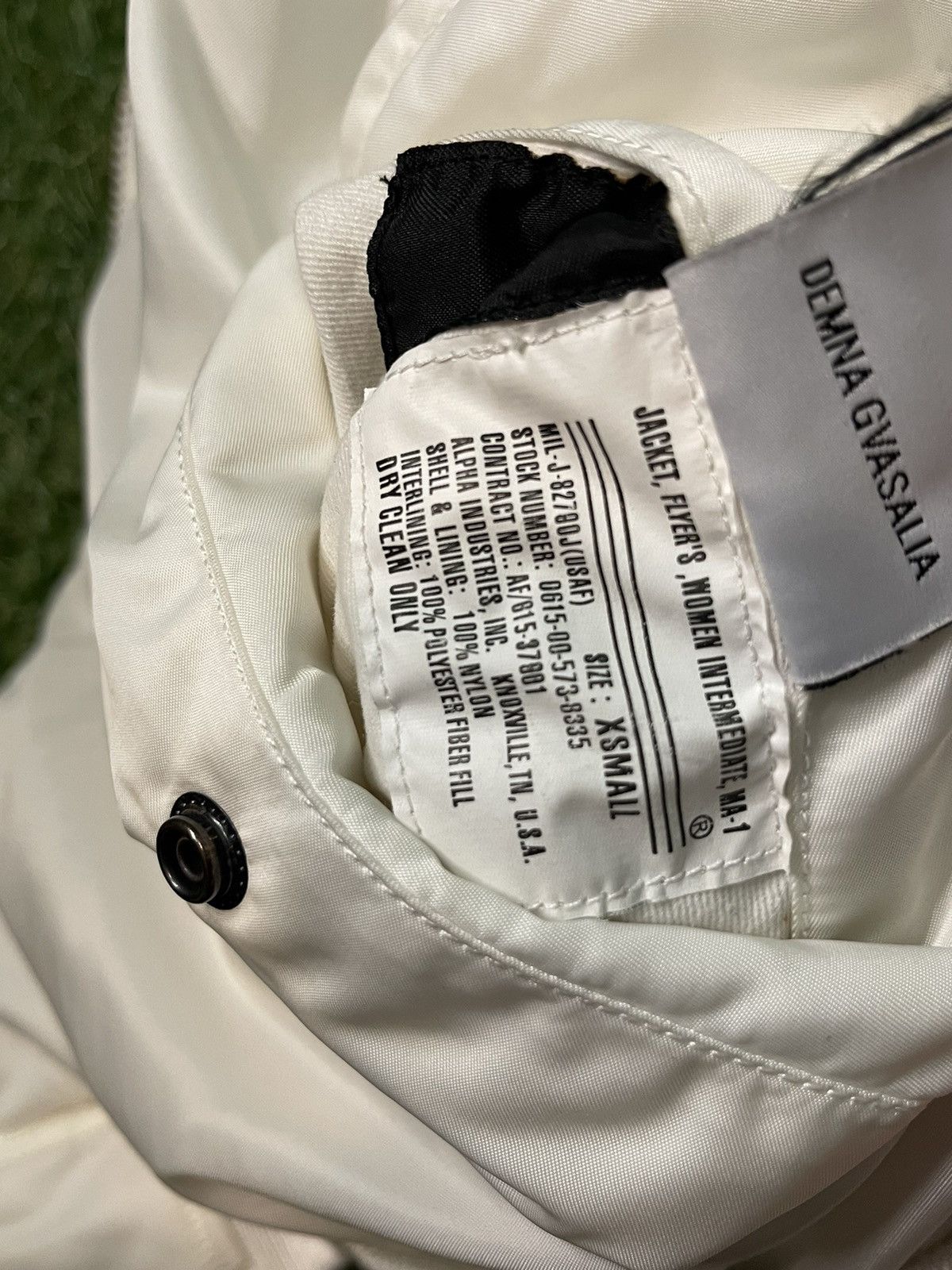 Alpha Industries × Designer × Vetements 2017 Alpha Industries Vetements White Oversized Bomber Size US XL / EU 56 / 4 - 15 Thumbnail