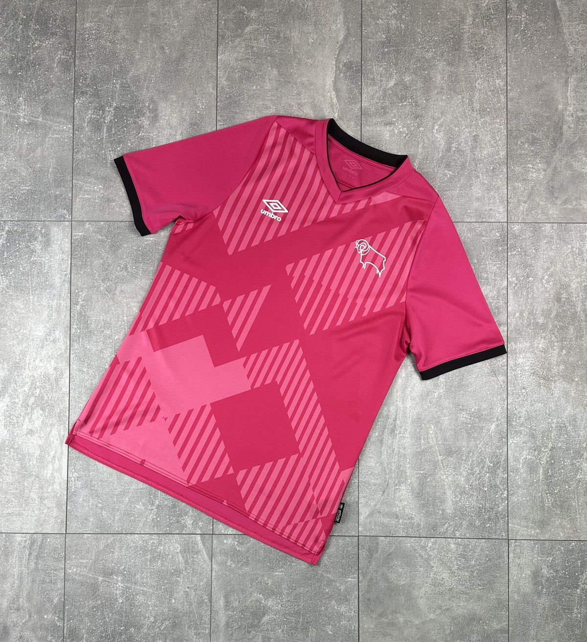 Umbro Umbro Derby Country FC 2020/21 Soccer Jersey Size US L / EU 52-54 / 3 - 1 Thumbnail