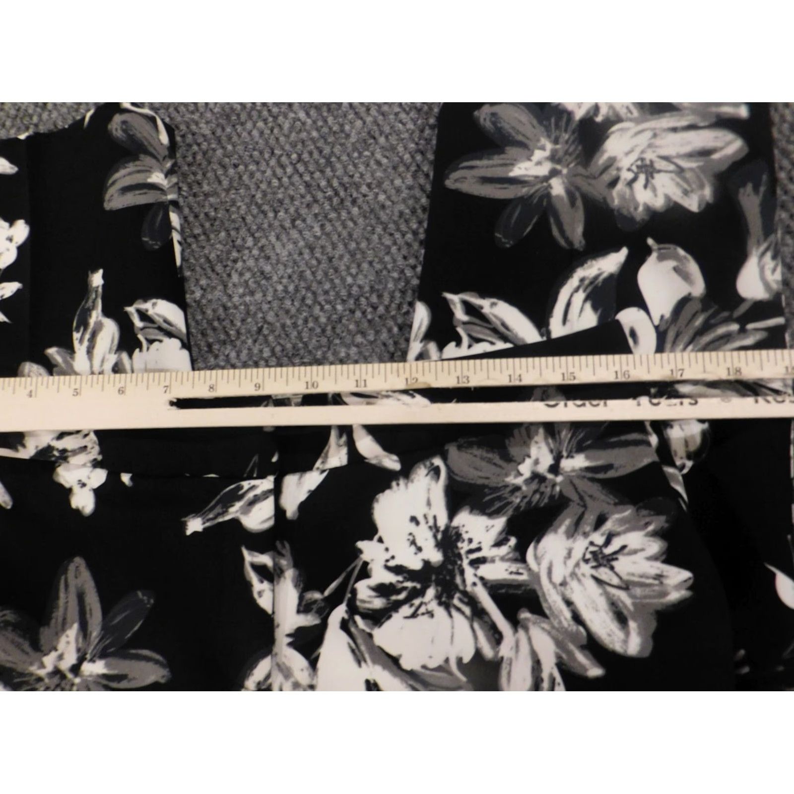 Cynthia Rowley Cynthia Rowley Womens Pants Black Floral Straight Chino Slacks 8 Regular Zip Inseam 27 Size 24" / US 00 / IT 34 - 2 Thumbnail