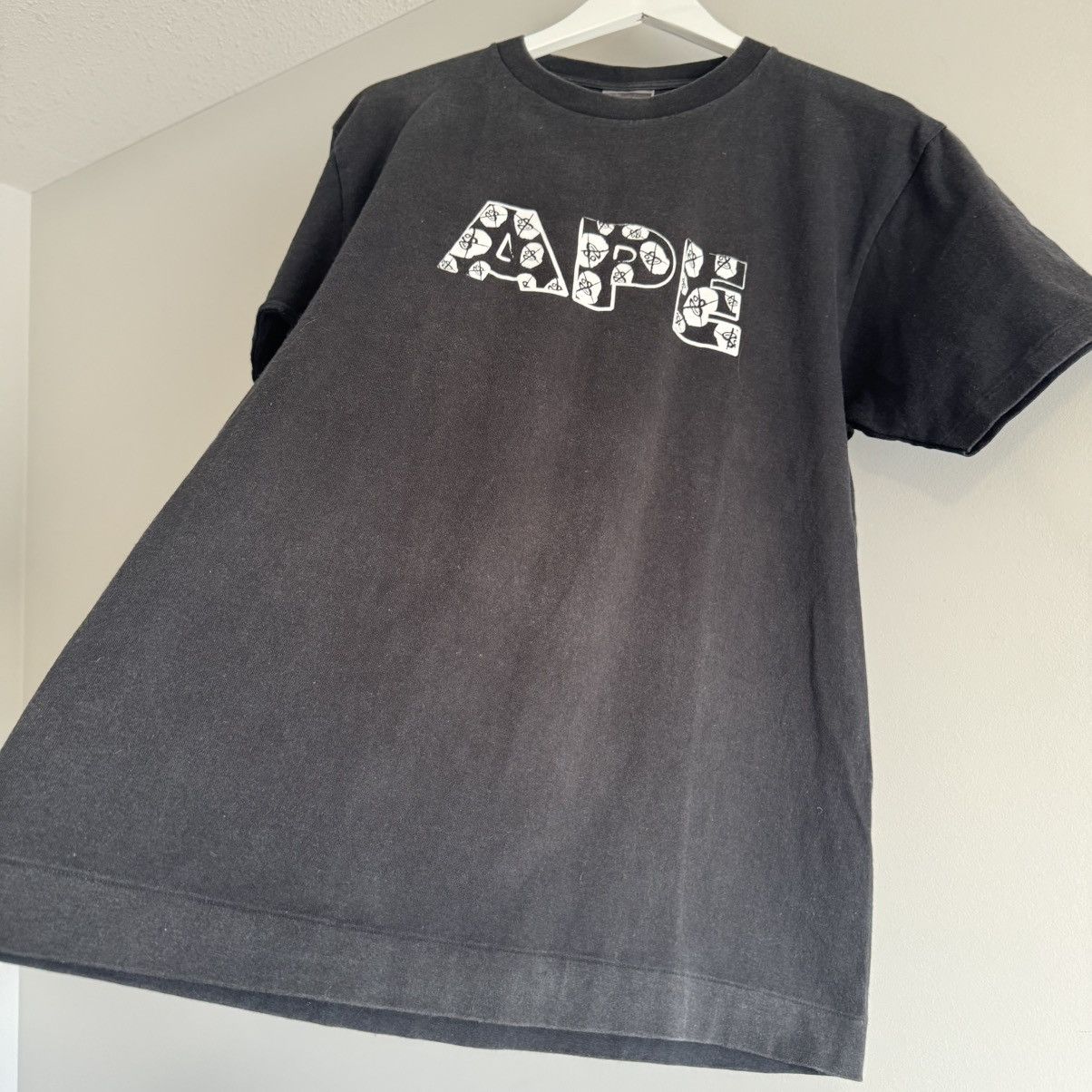 Bape Vintage Bape Tiny Ape Head Logo Tee Nigo Size US L / EU 52-54 / 3 - 5 Thumbnail