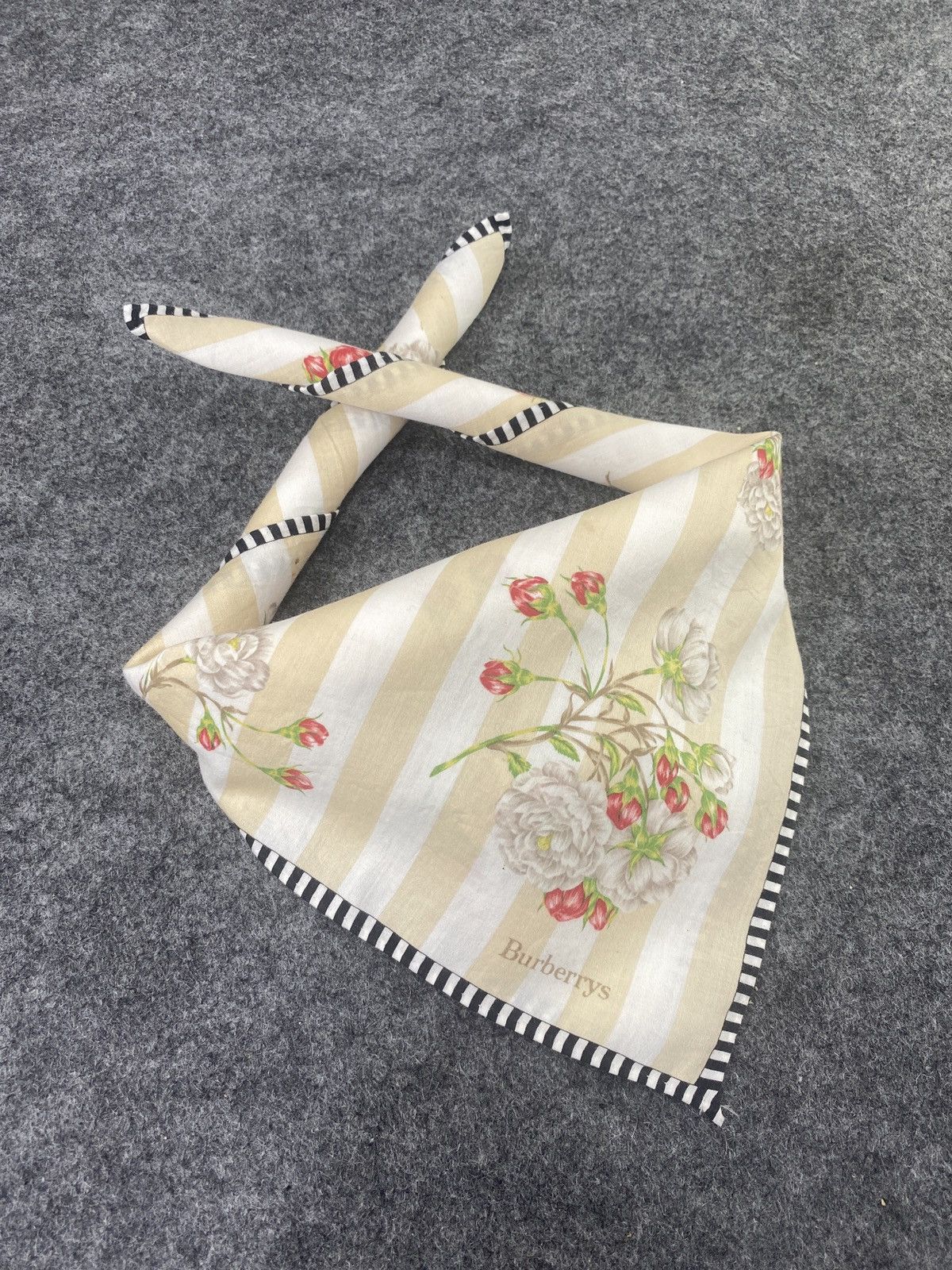 Burberry × Vintage Burberry Handkerchief / Bandana / Neckerchief-B062 Size ONE SIZE - 1 Thumbnail
