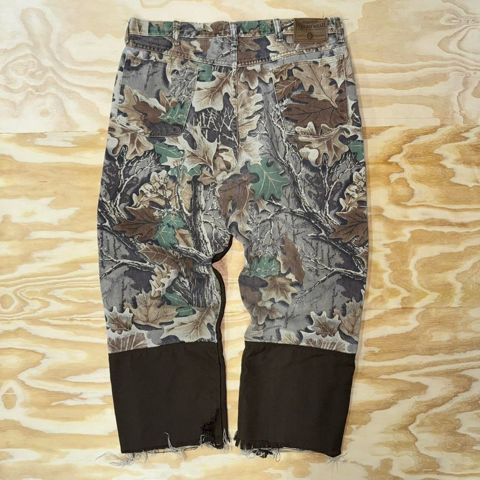 Wrangler Vintage y2k wrangler rugged realtree camo brush guard pants Size US 38 / EU 54 - 1 Thumbnail