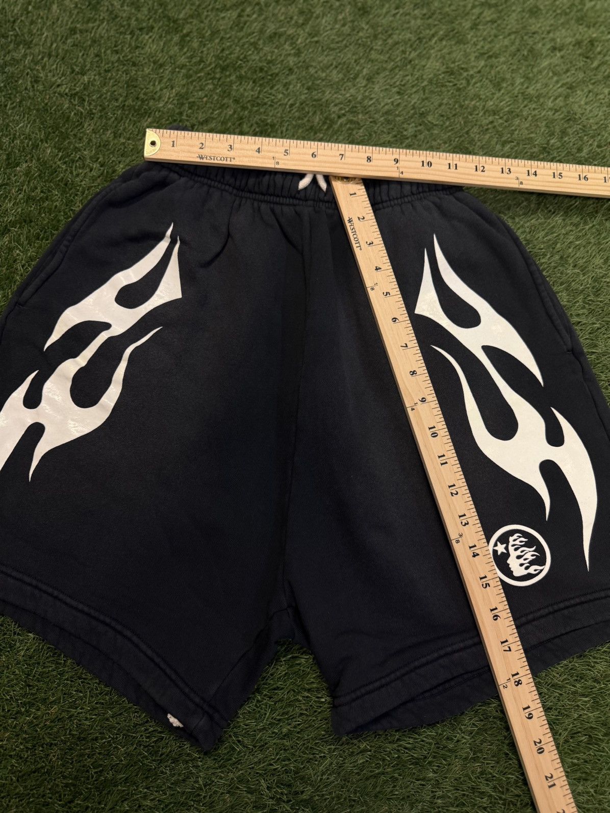 HELLSTAR Hellstar Flame Shorts Black White Size XS (NEW) Size US 28 / EU 44 - 11 Thumbnail