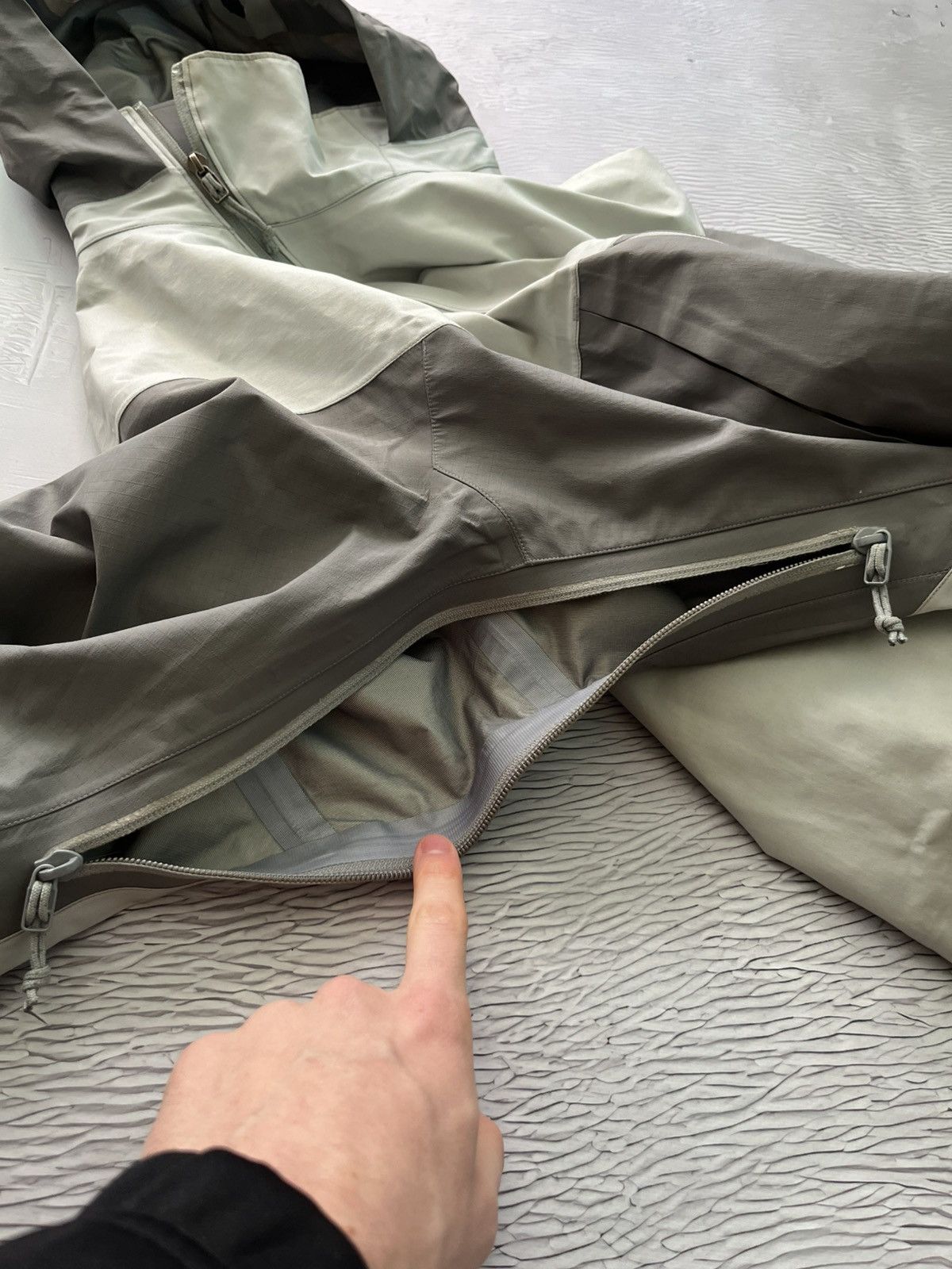 Arc'teryx Vintage 2003 Arc teryx Sidewinder Gore Tex XCR Jacket White Size M / US 6-8 / IT 42-44 - 18 Thumbnail