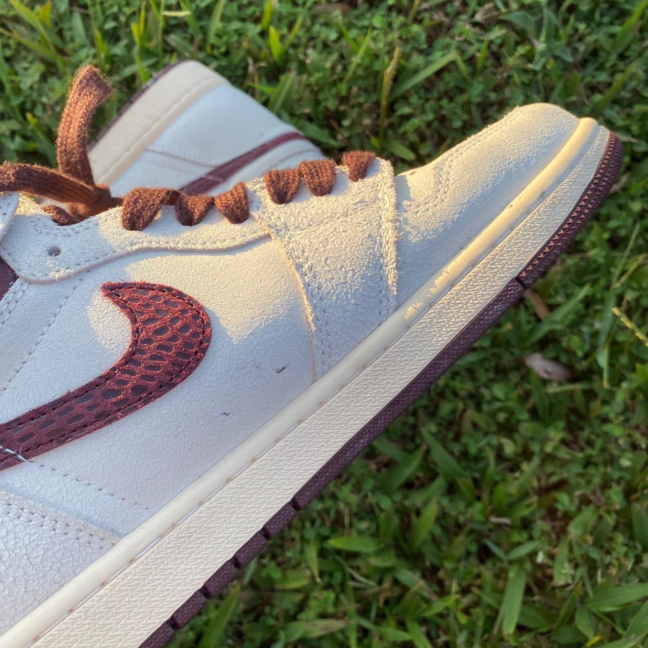 A Ma Maniere × Nike Air Jordan 1 Retro High OG A Ma Maniére “Burgundy Crush” Size US 9 / EU 42 - 5 Thumbnail