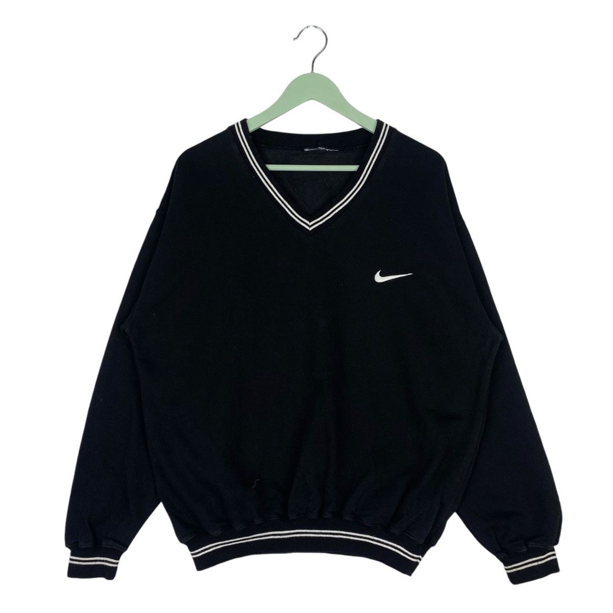Nike Nike Embroidery Logo Sweatshirt V Neck Pullover Jumper Size US L / EU 52-54 / 3 - 1 Thumbnail