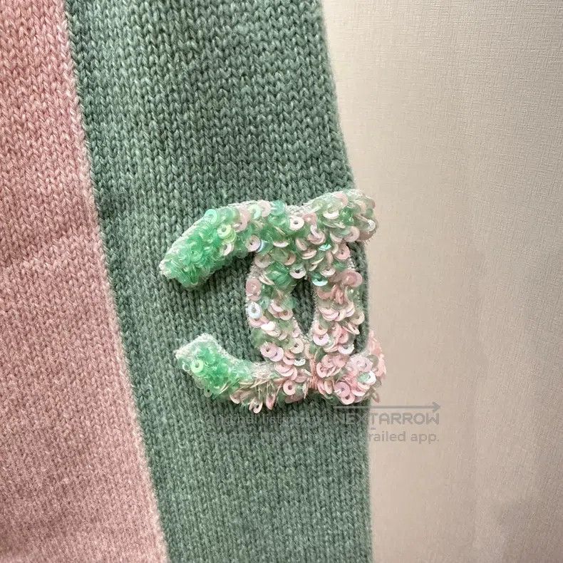 Chanel Chanel 24C sequin Logo cashmere sweater Size XS / US 0-2 / IT 36-38 - 6 Thumbnail