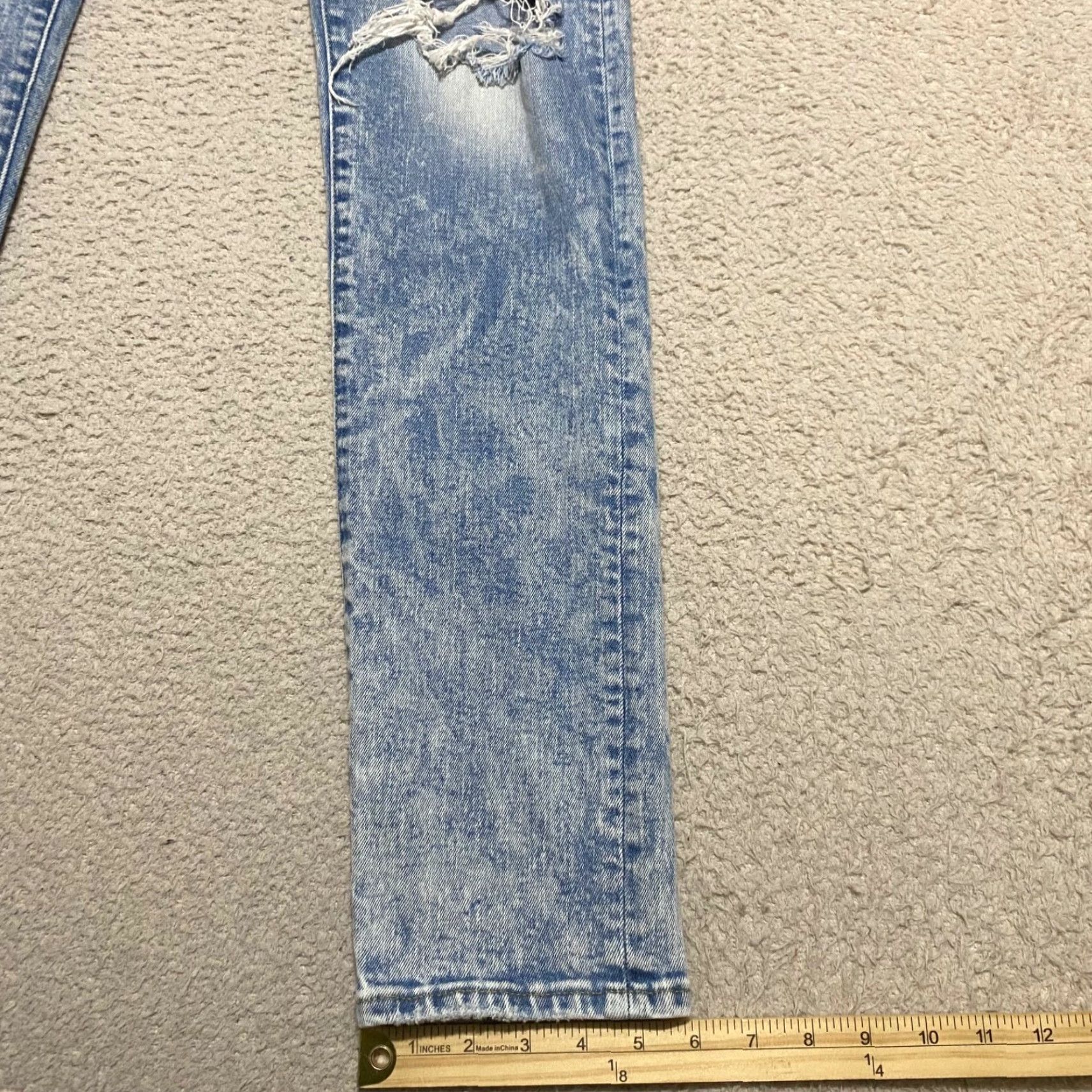 American Eagle Outfitters American Eagle Jeans Mens 30x34 Blue Denim Slim Straight Light Wash Distressed Size US 28 / EU 44 - 2 Thumbnail