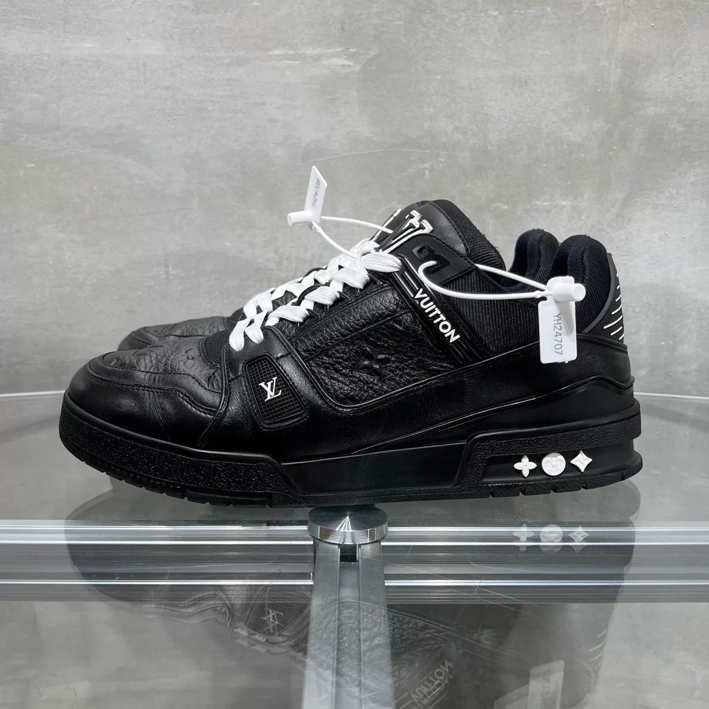 Louis Vuitton Louis Vuitton LV Trainer Black Samurai UK9 (43) Size US 10 / EU 43 - 3 Thumbnail