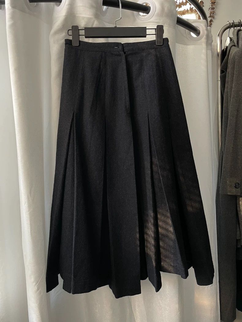 Comme des Garcons Comme des Garcons size os Medieval Women's Wool Skirt Plea Size 25" / US 0 / IT 36 - 1 Thumbnail