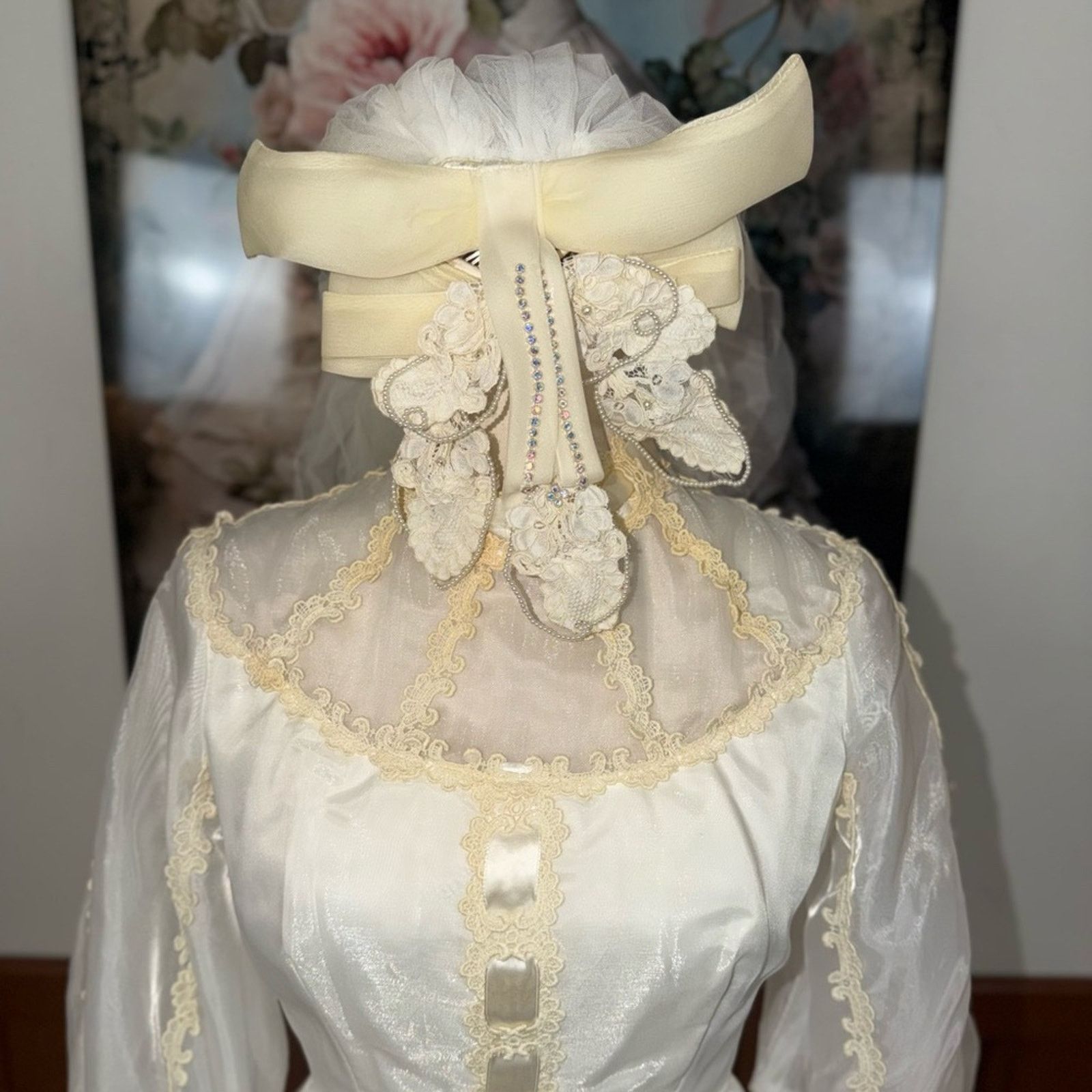 Vintage Gorgeous Vintage 1970s/80s Union Made Wedding Gown & Veil Size L / US 10 / IT 46 - 4 Thumbnail