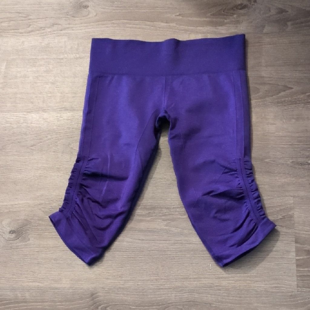 Lululemon Lululemon In The Flow Crop II Heathered Iris Flower Size 10 Size 32" / US 10 / IT 46 - 1 Thumbnail