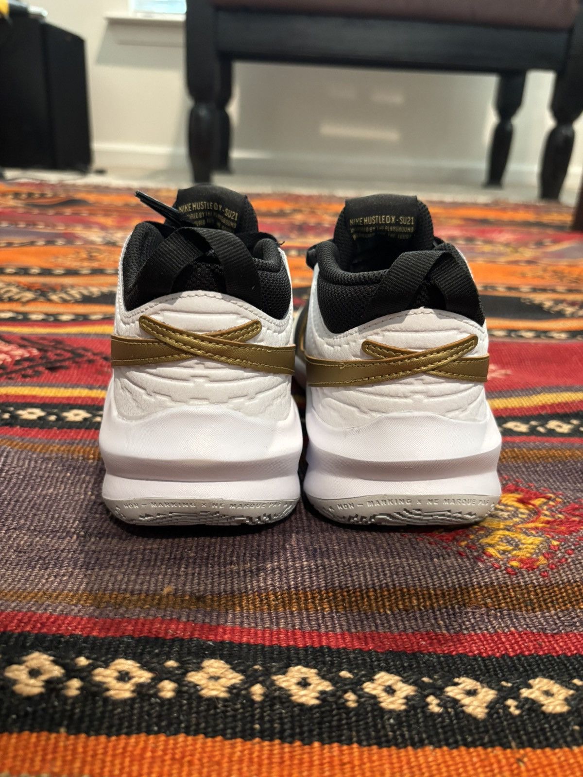 Nike Nike Team Hustle D10 Size US 6 / EU 39 - 4 Thumbnail