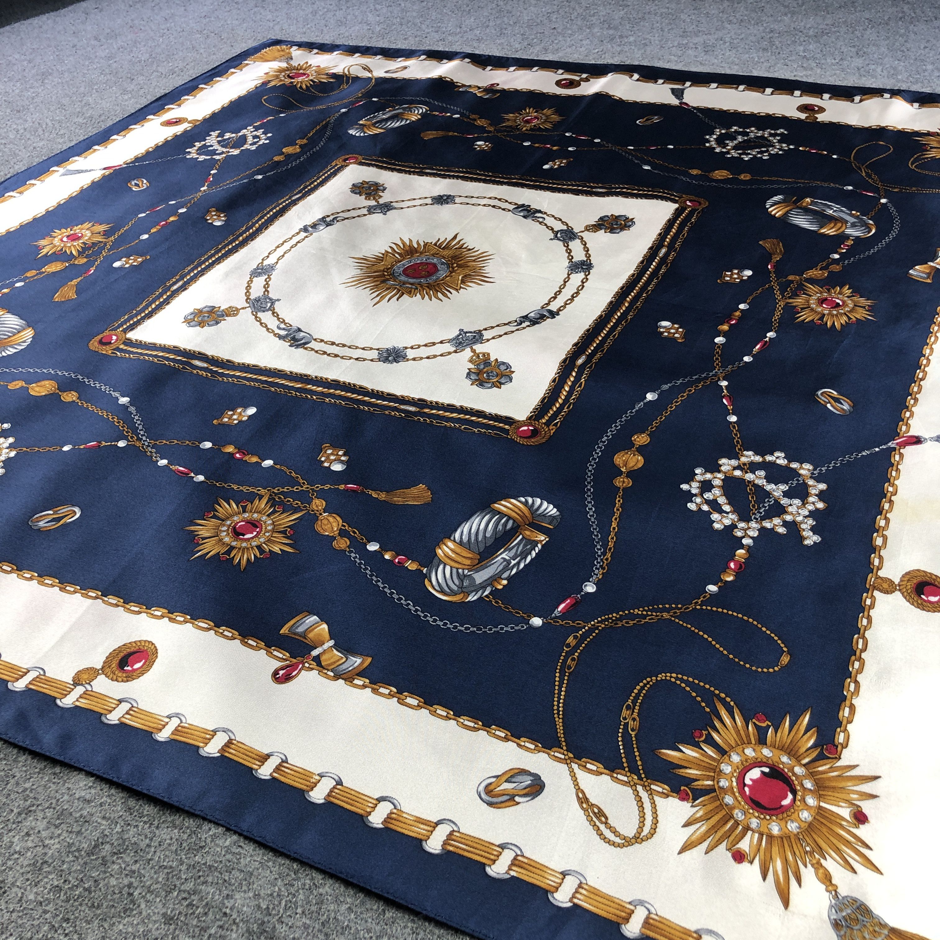 Vintage Unknown Luxury Design Silk Scarf M1074 Size ONE SIZE - 3 Thumbnail