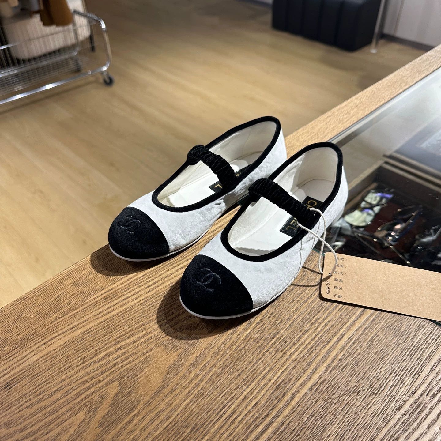 Chanel Chanel Double C velvet Mary Jane flats size 36 Size US 5.5 / IT 35.5 - 1 Thumbnail