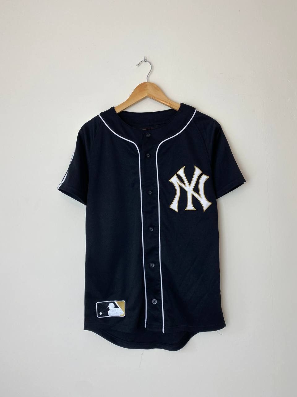 ”New york Yankees”Majestic Athletic XL New York Yankees Jersey Size XL Spell Out Majestic Made In