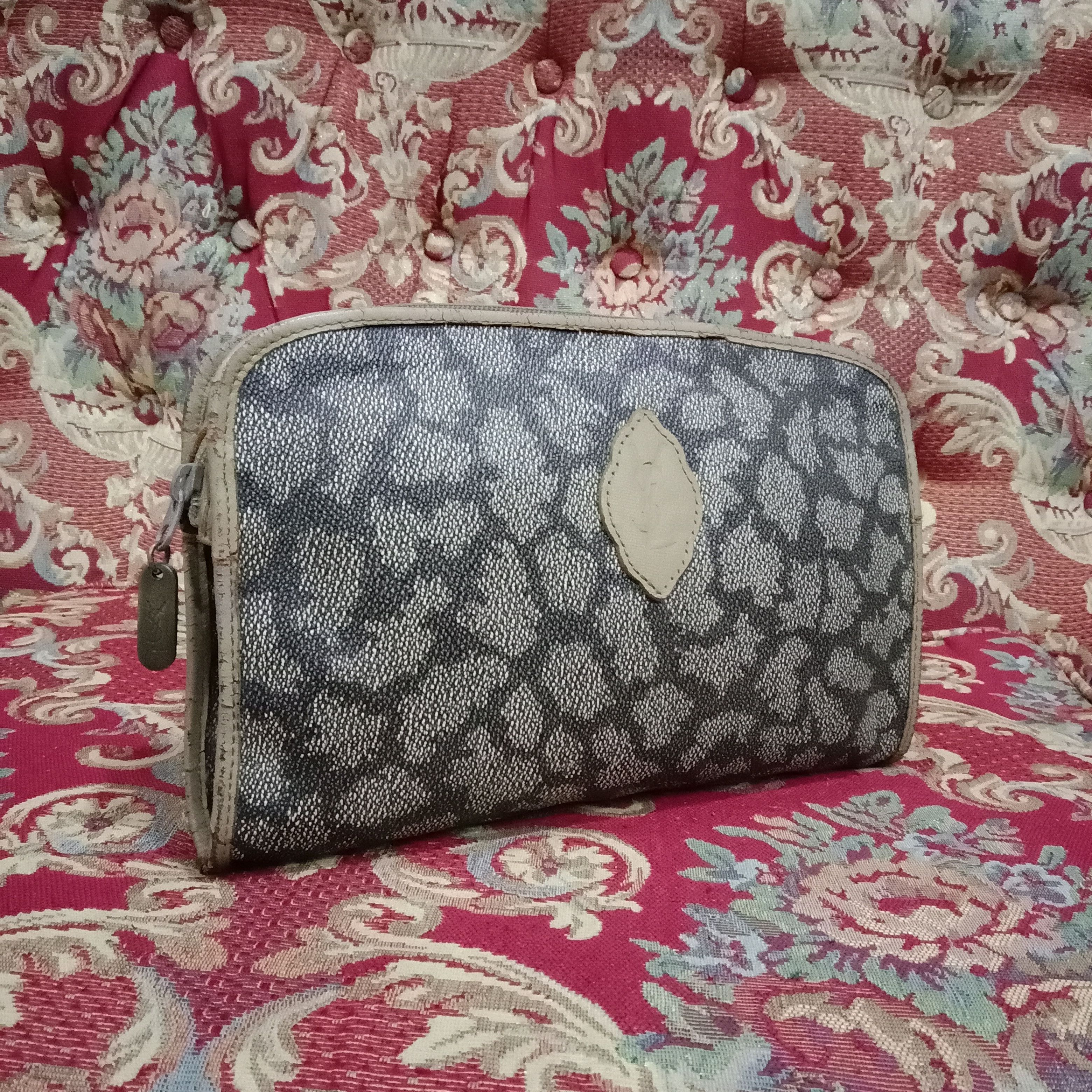Vintage Vintage Yves Saint Laurent Giraffe Clutch Bag Size ONE SIZE - 1 Thumbnail